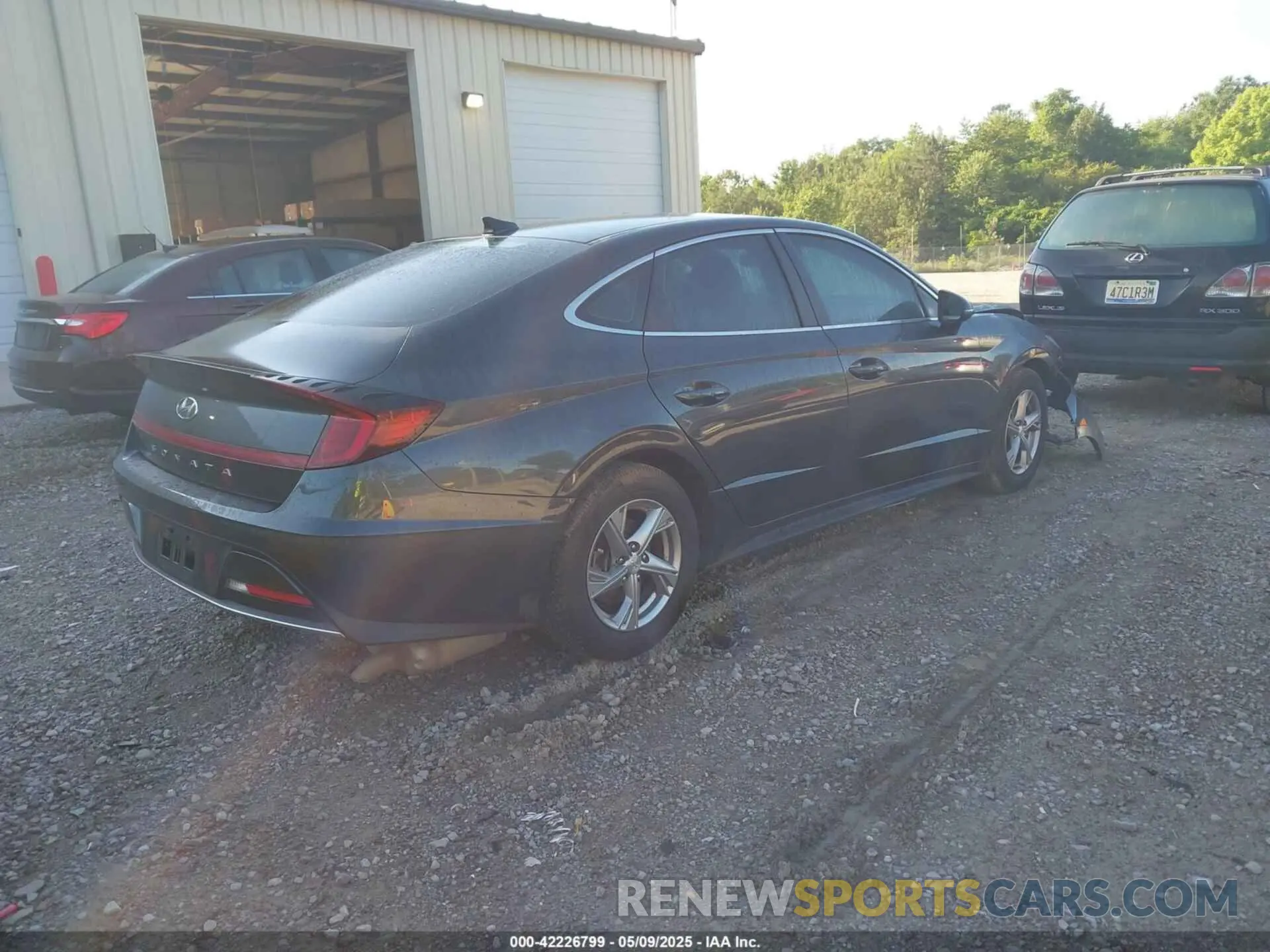 4 Photograph of a damaged car 5NPEG4JA1NH147793 HYUNDAI SONATA 2022