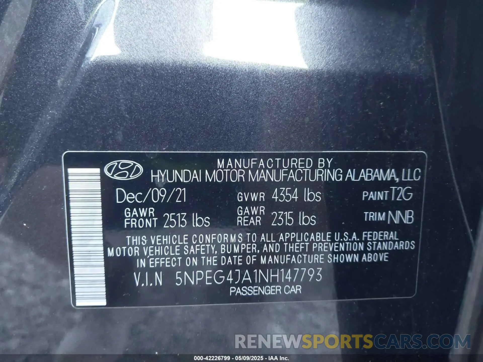 9 Photograph of a damaged car 5NPEG4JA1NH147793 HYUNDAI SONATA 2022
