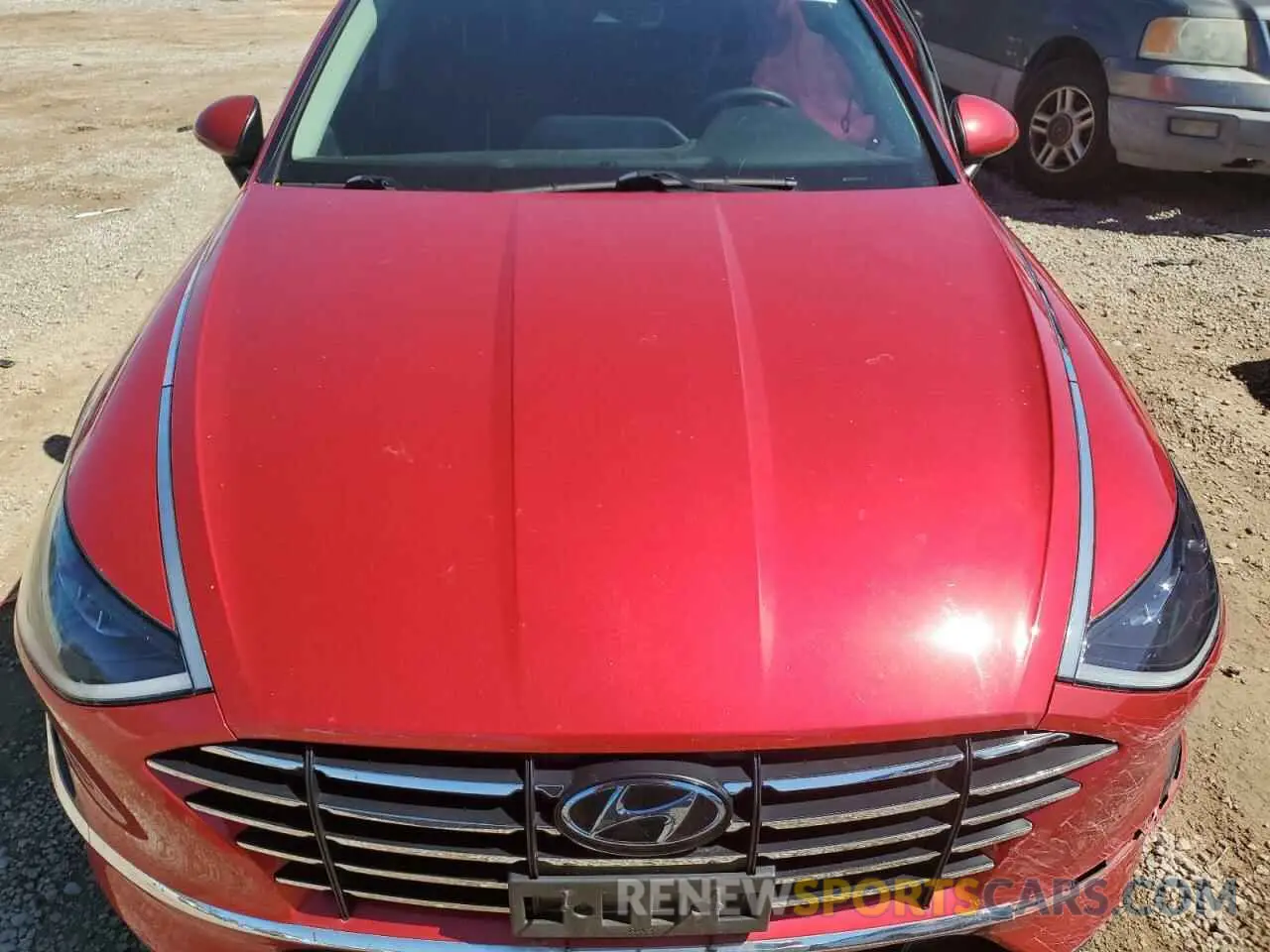11 Photograph of a damaged car 5NPEG4JA3NH133944 HYUNDAI SONATA 2022
