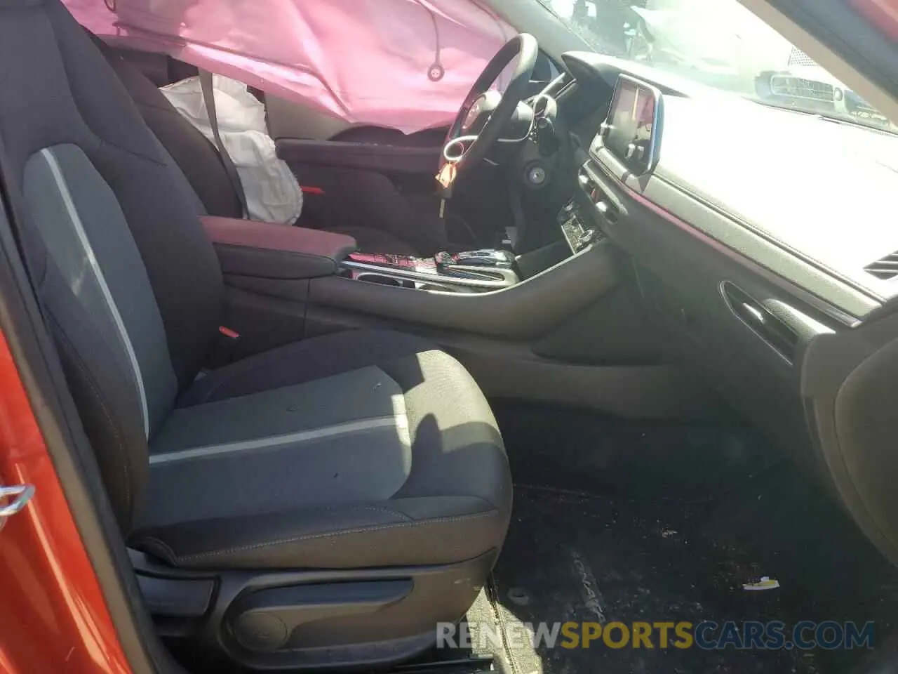 7 Photograph of a damaged car 5NPEG4JA3NH133944 HYUNDAI SONATA 2022
