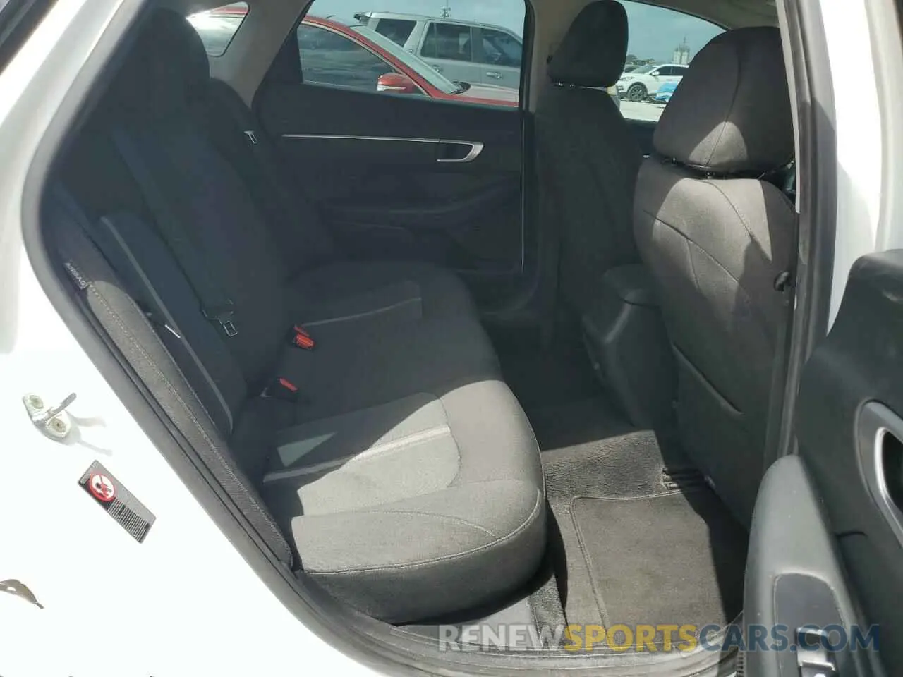 10 Photograph of a damaged car 5NPEG4JA7NH133316 HYUNDAI SONATA 2022