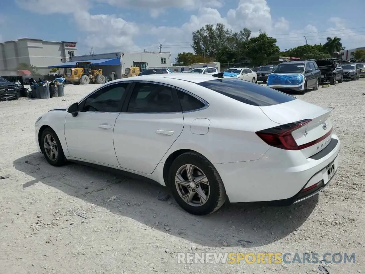 2 Photograph of a damaged car 5NPEG4JA7NH133316 HYUNDAI SONATA 2022