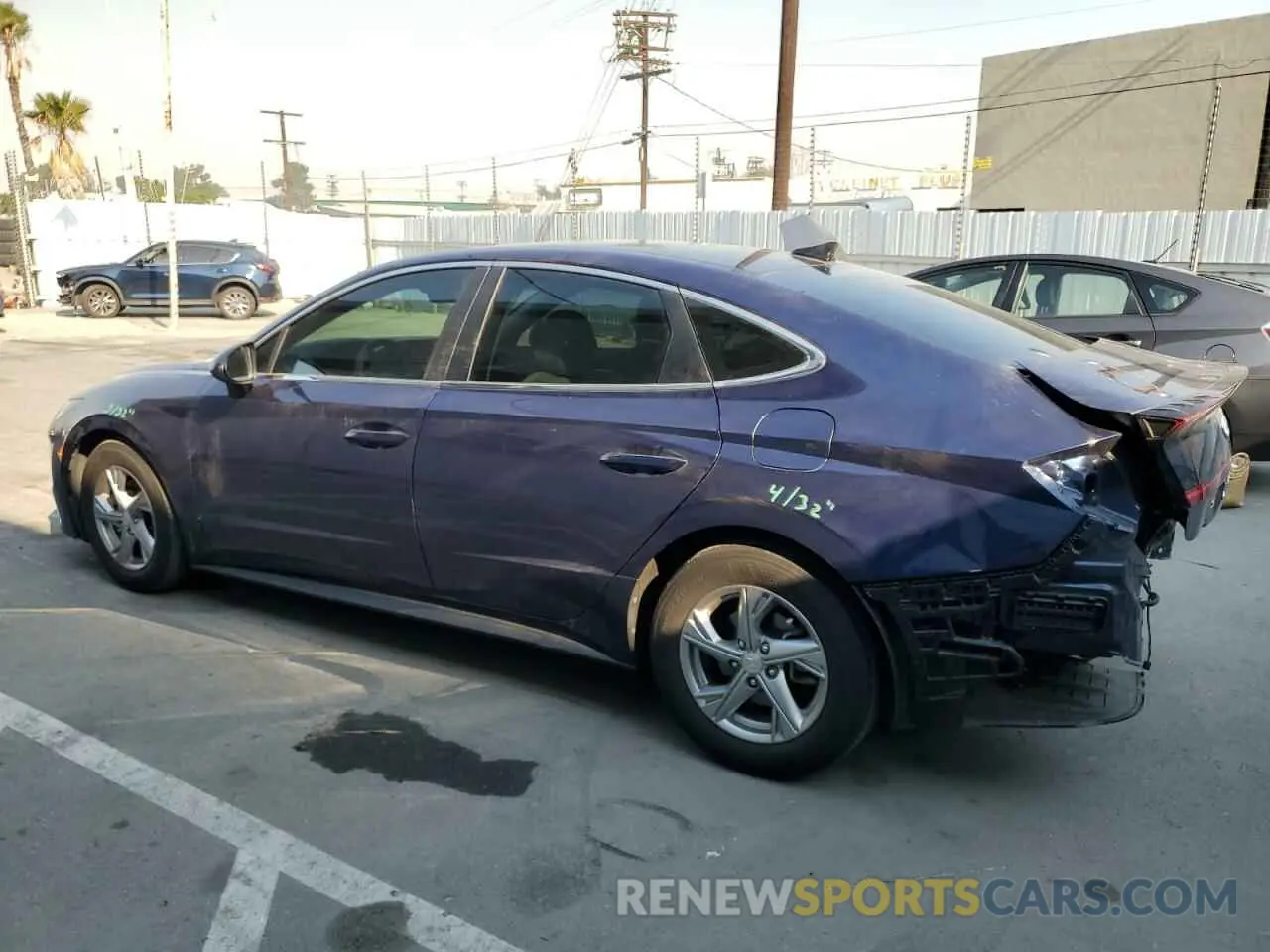 2 Photograph of a damaged car 5NPEG4JA8NH135317 HYUNDAI SONATA 2022