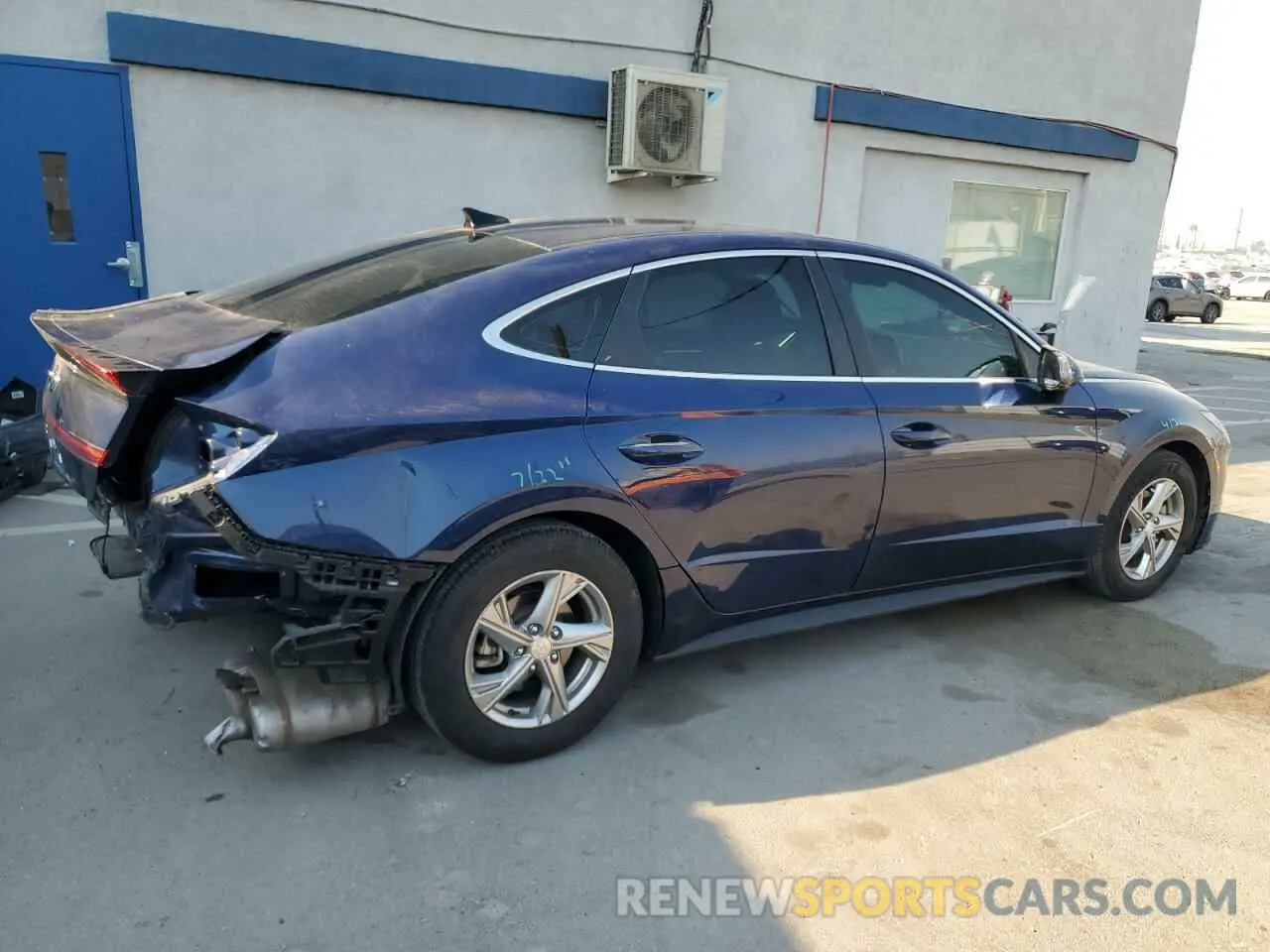 3 Photograph of a damaged car 5NPEG4JA8NH135317 HYUNDAI SONATA 2022