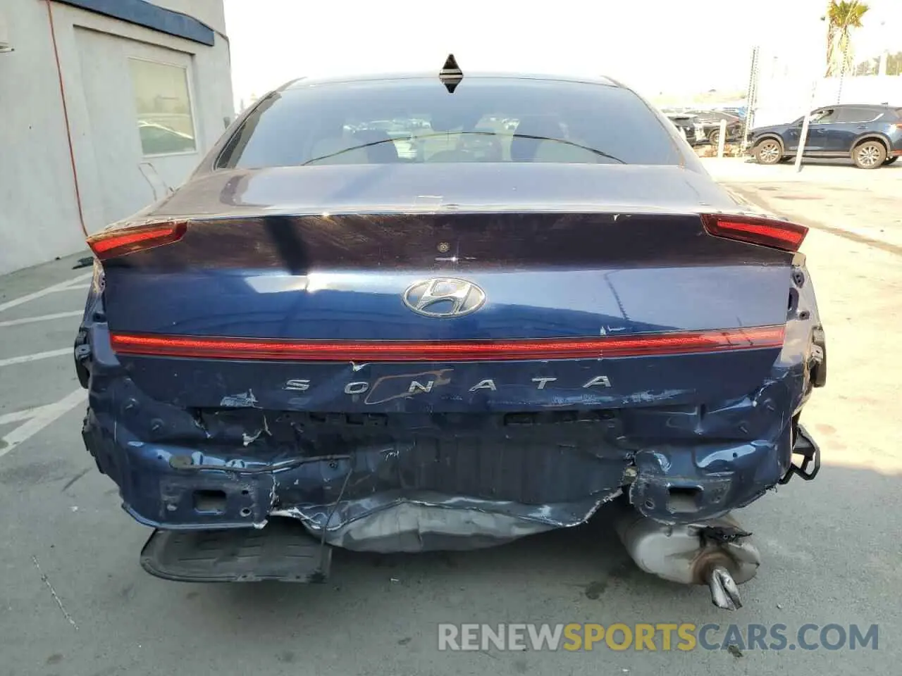 6 Photograph of a damaged car 5NPEG4JA8NH135317 HYUNDAI SONATA 2022