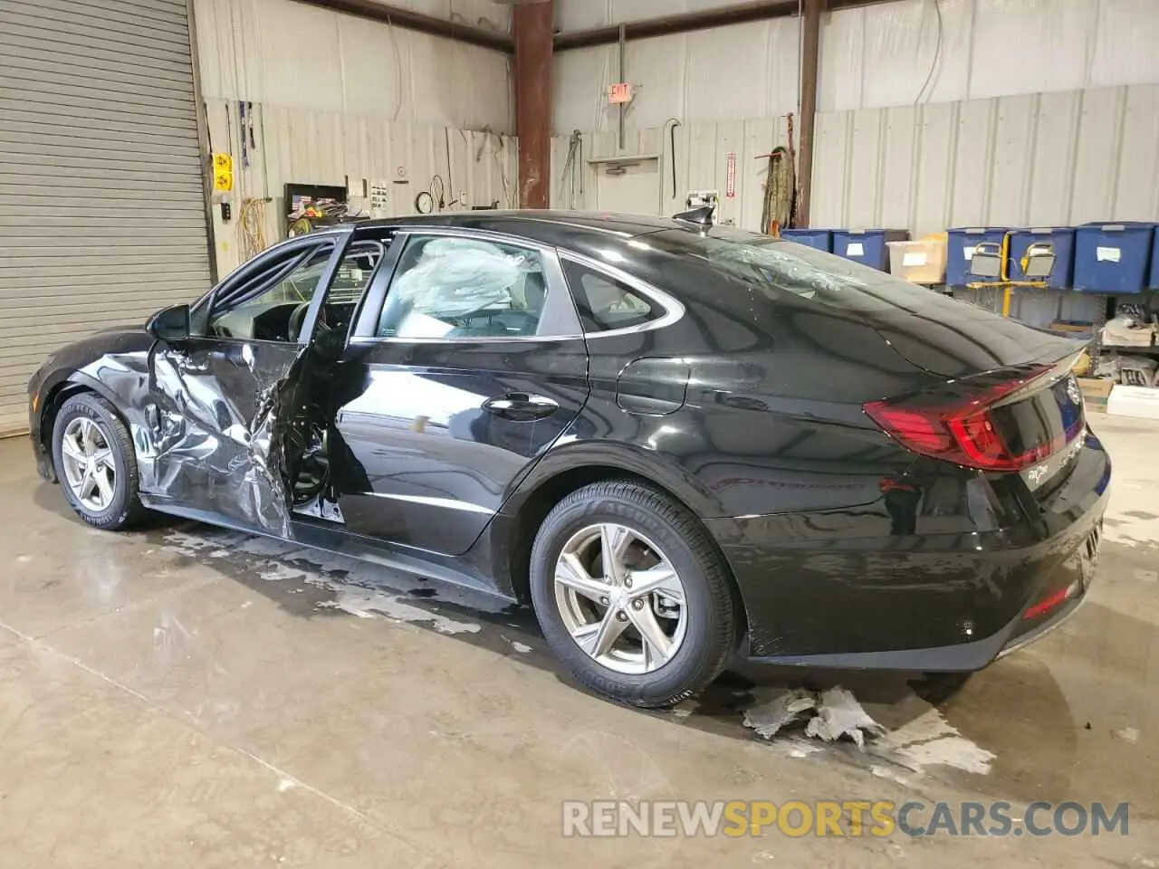2 Photograph of a damaged car 5NPEG4JA9NH139165 HYUNDAI SONATA 2022