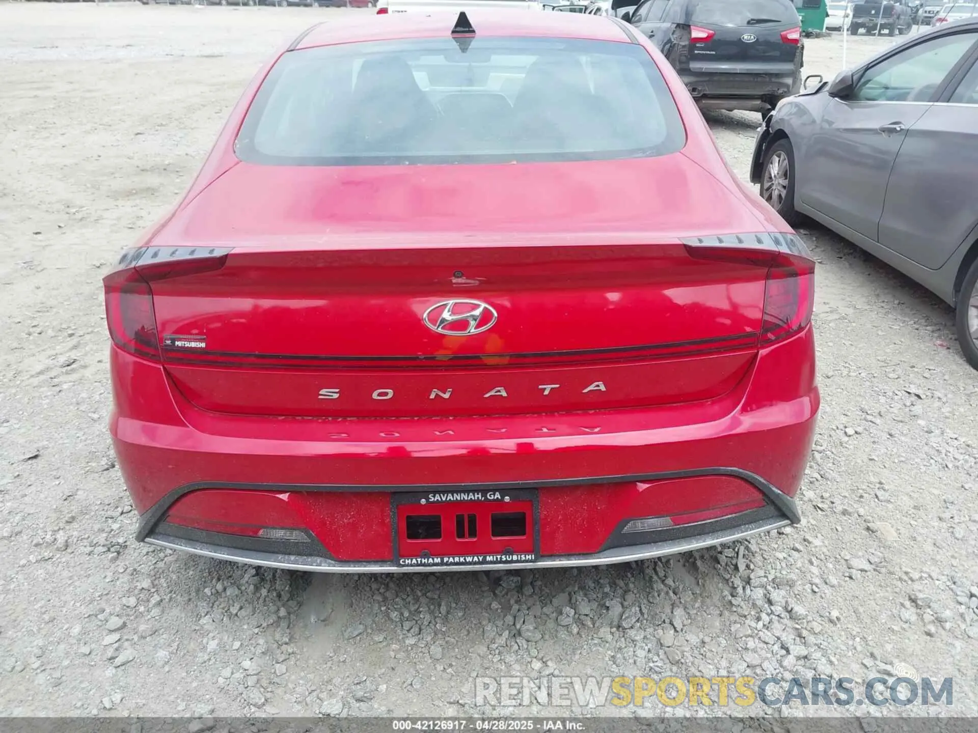 15 Photograph of a damaged car 5NPEG4JA9NH143457 HYUNDAI SONATA 2022