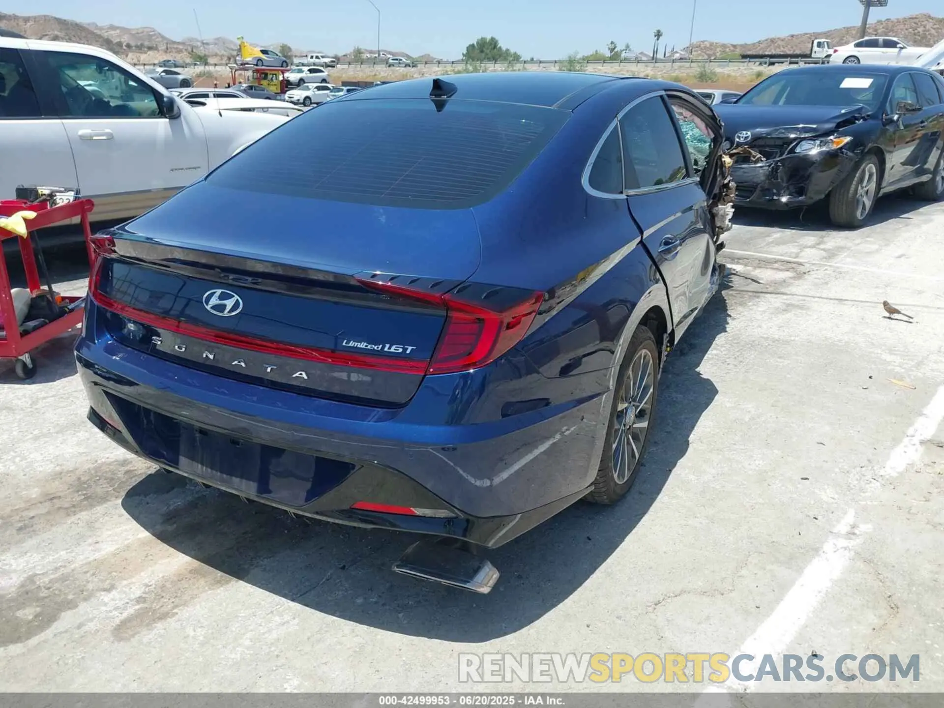 4 Photograph of a damaged car 5NPEH4J25NH148239 HYUNDAI SONATA 2022