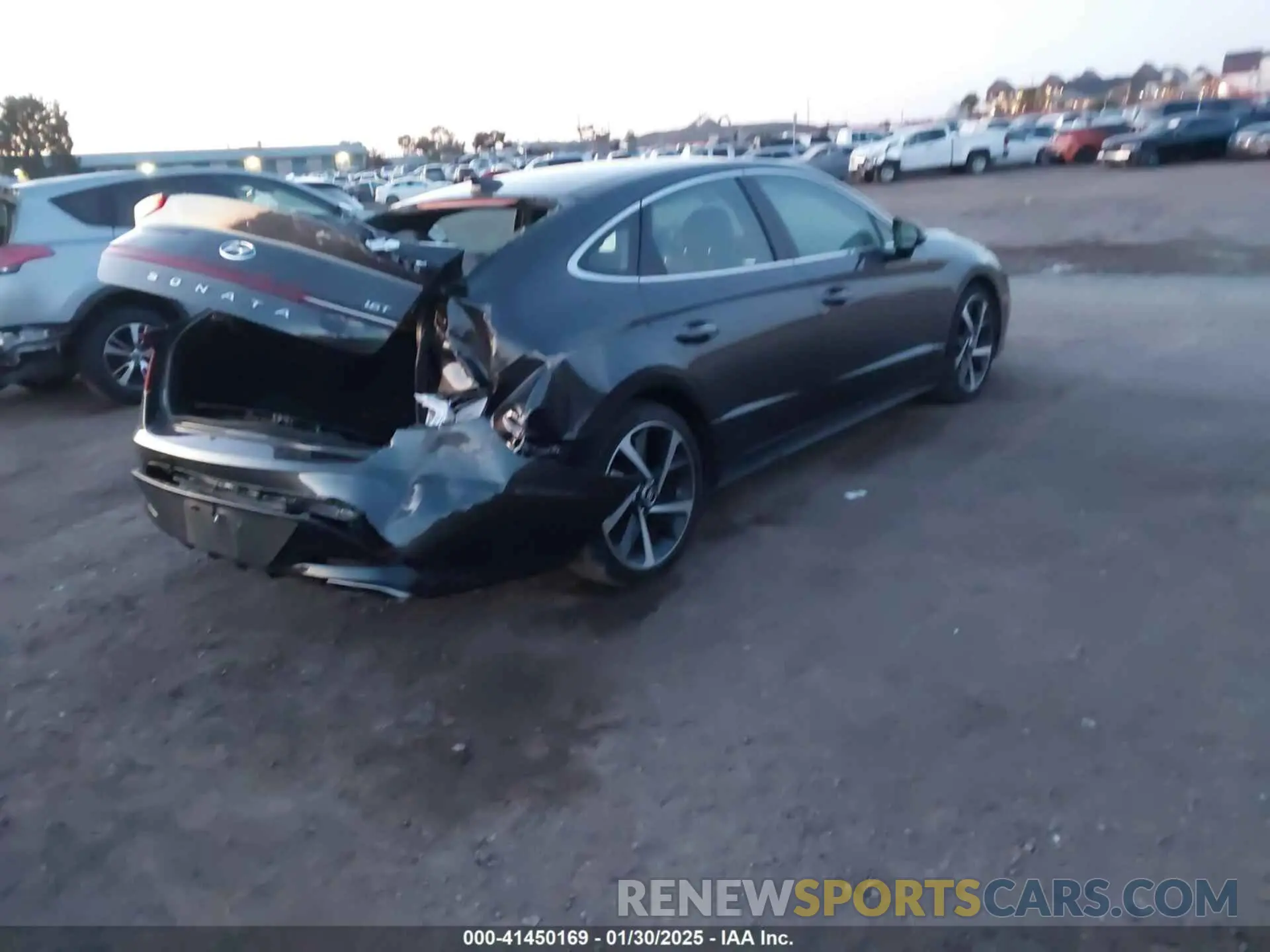 4 Photograph of a damaged car 5NPEJ4J21NH140238 HYUNDAI SONATA 2022