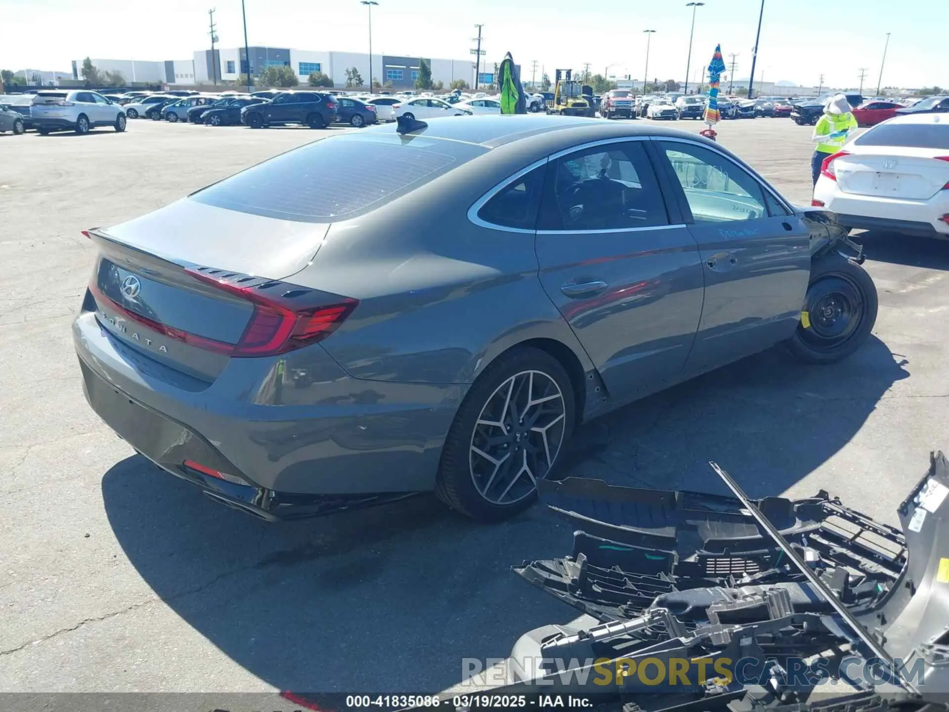 4 Photograph of a damaged car 5NPEK4JC6NH146705 HYUNDAI SONATA 2022
