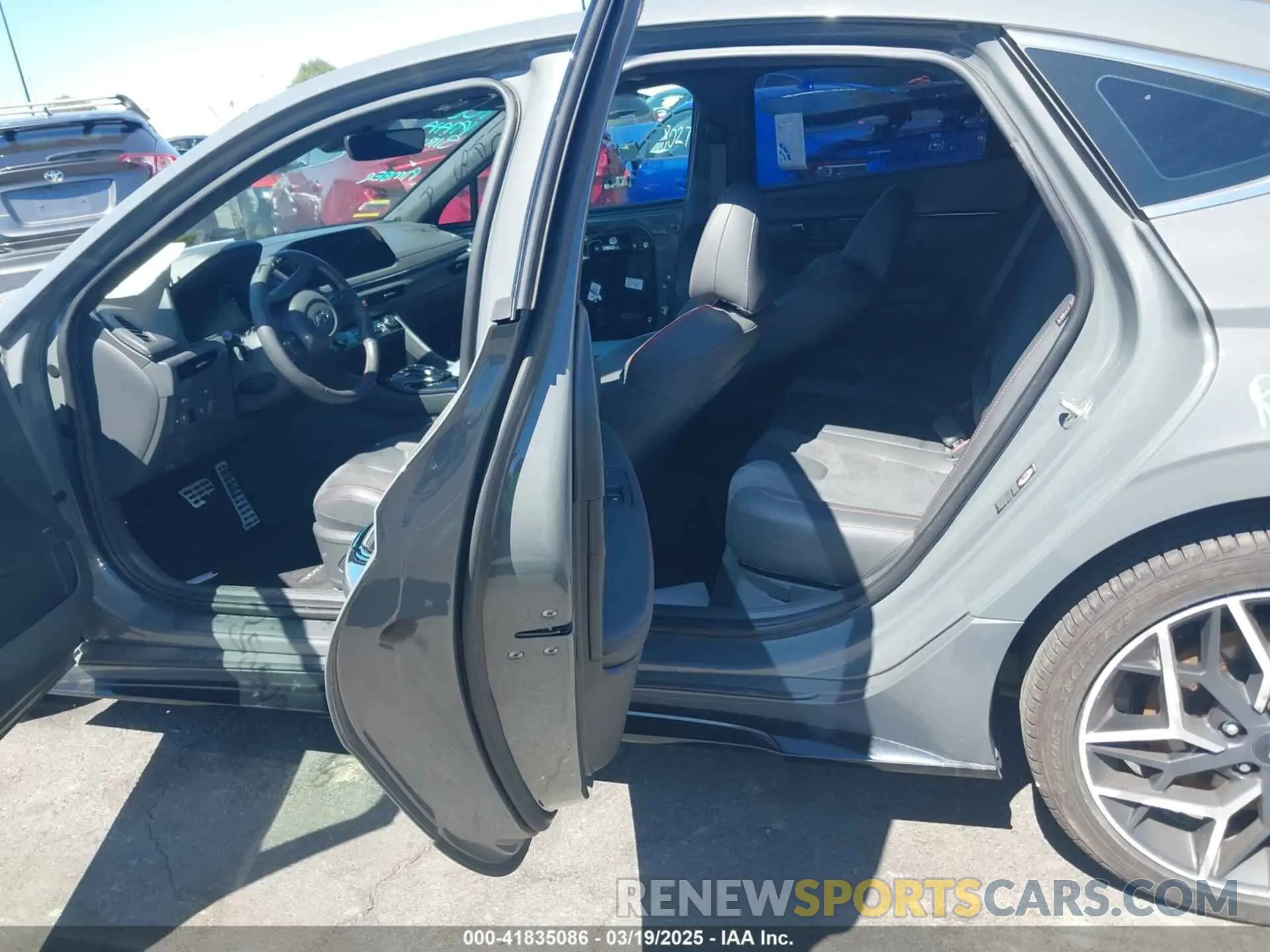 8 Photograph of a damaged car 5NPEK4JC6NH146705 HYUNDAI SONATA 2022