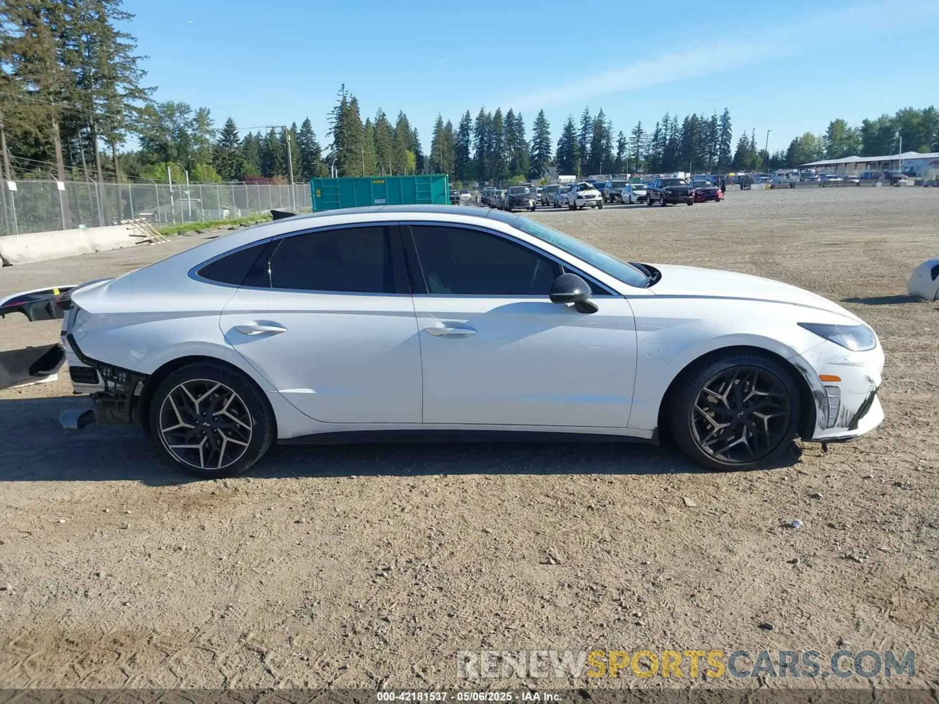 14 Photograph of a damaged car 5NPEK4JC8NH143272 HYUNDAI SONATA 2022