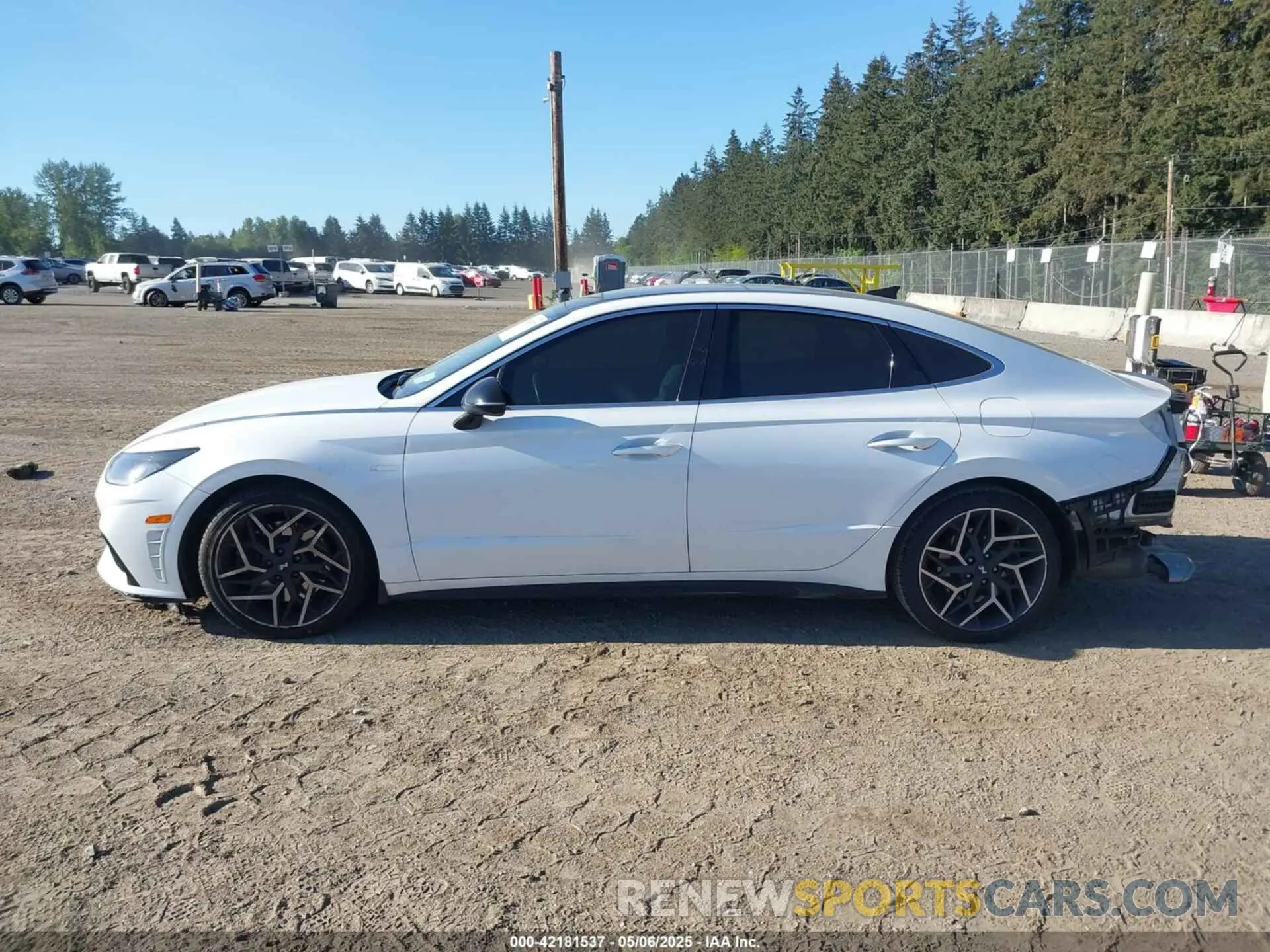 15 Photograph of a damaged car 5NPEK4JC8NH143272 HYUNDAI SONATA 2022