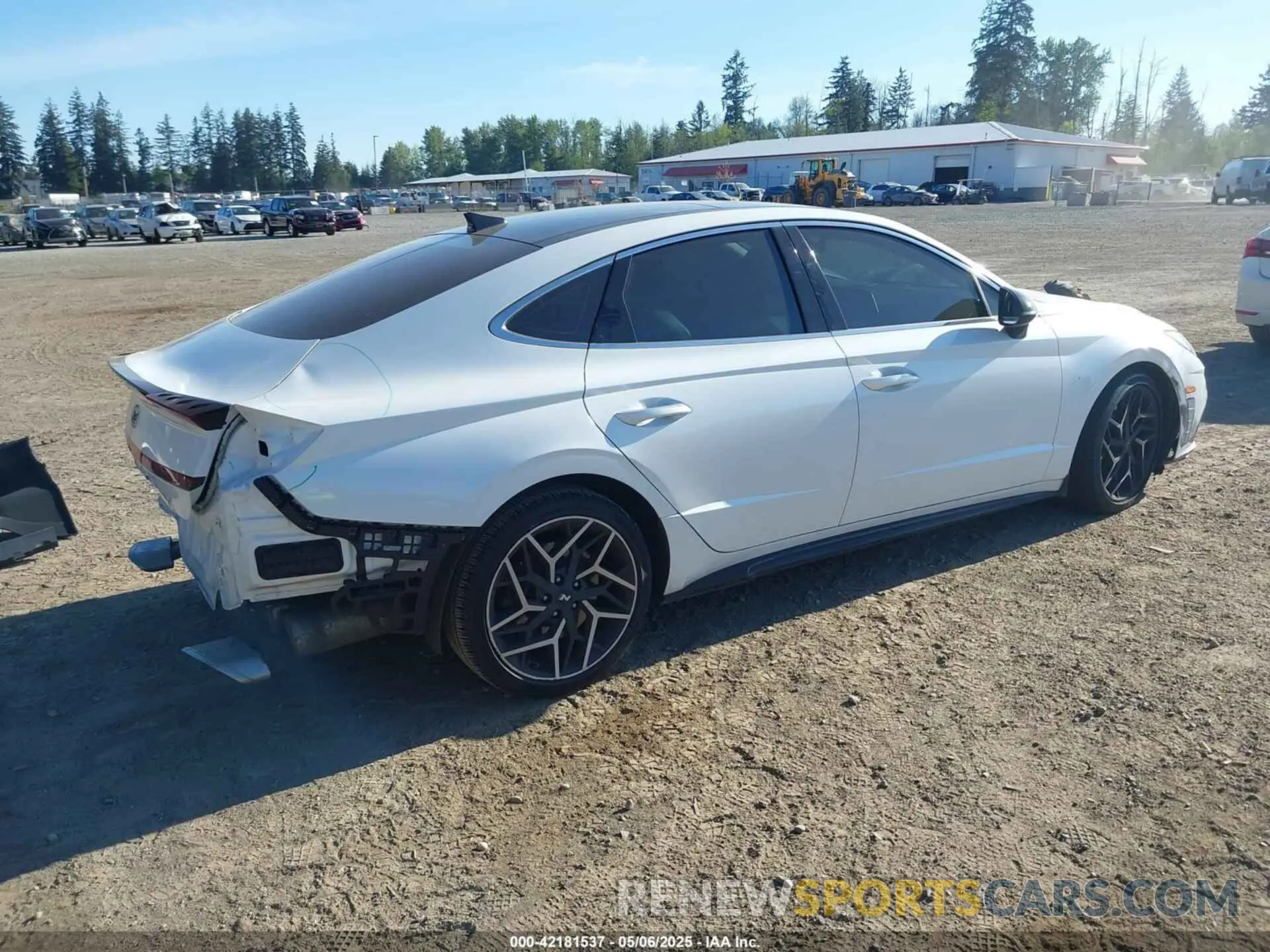 4 Photograph of a damaged car 5NPEK4JC8NH143272 HYUNDAI SONATA 2022