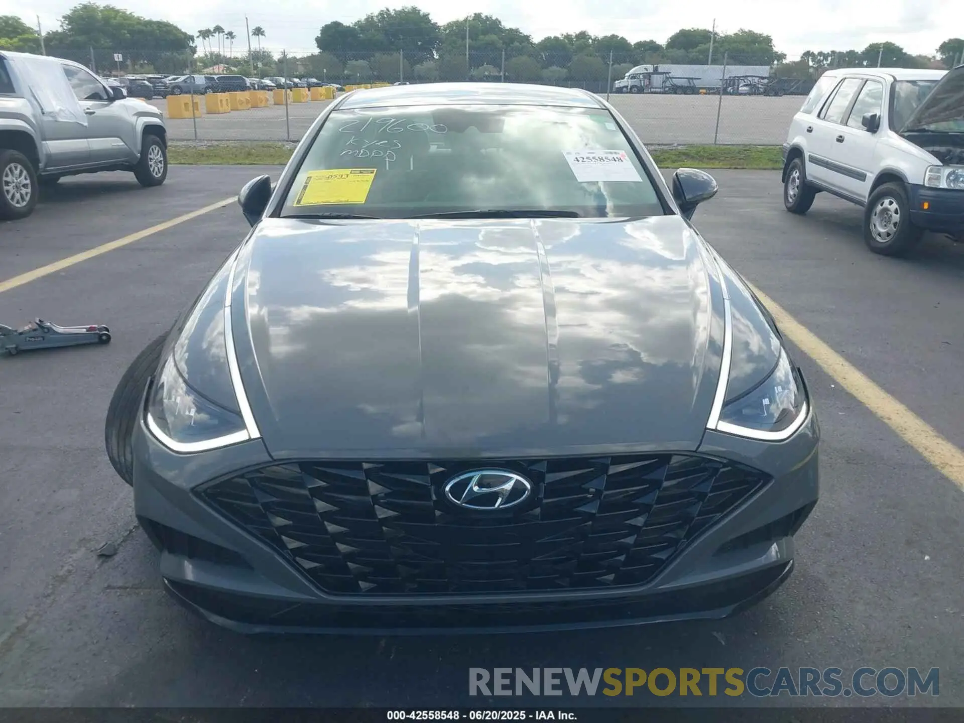12 Photograph of a damaged car KMHL64JA0NA219600 HYUNDAI SONATA 2022