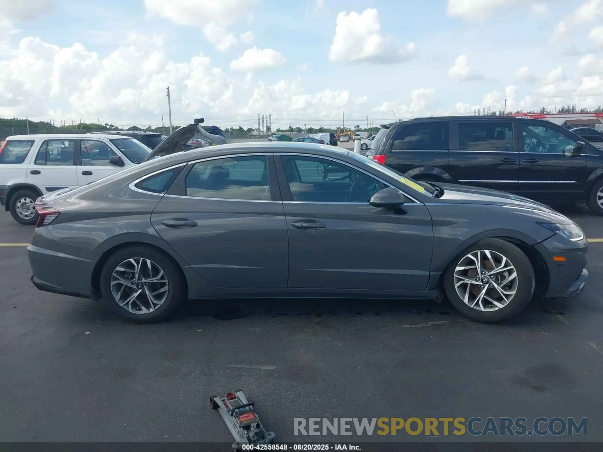 13 Photograph of a damaged car KMHL64JA0NA219600 HYUNDAI SONATA 2022