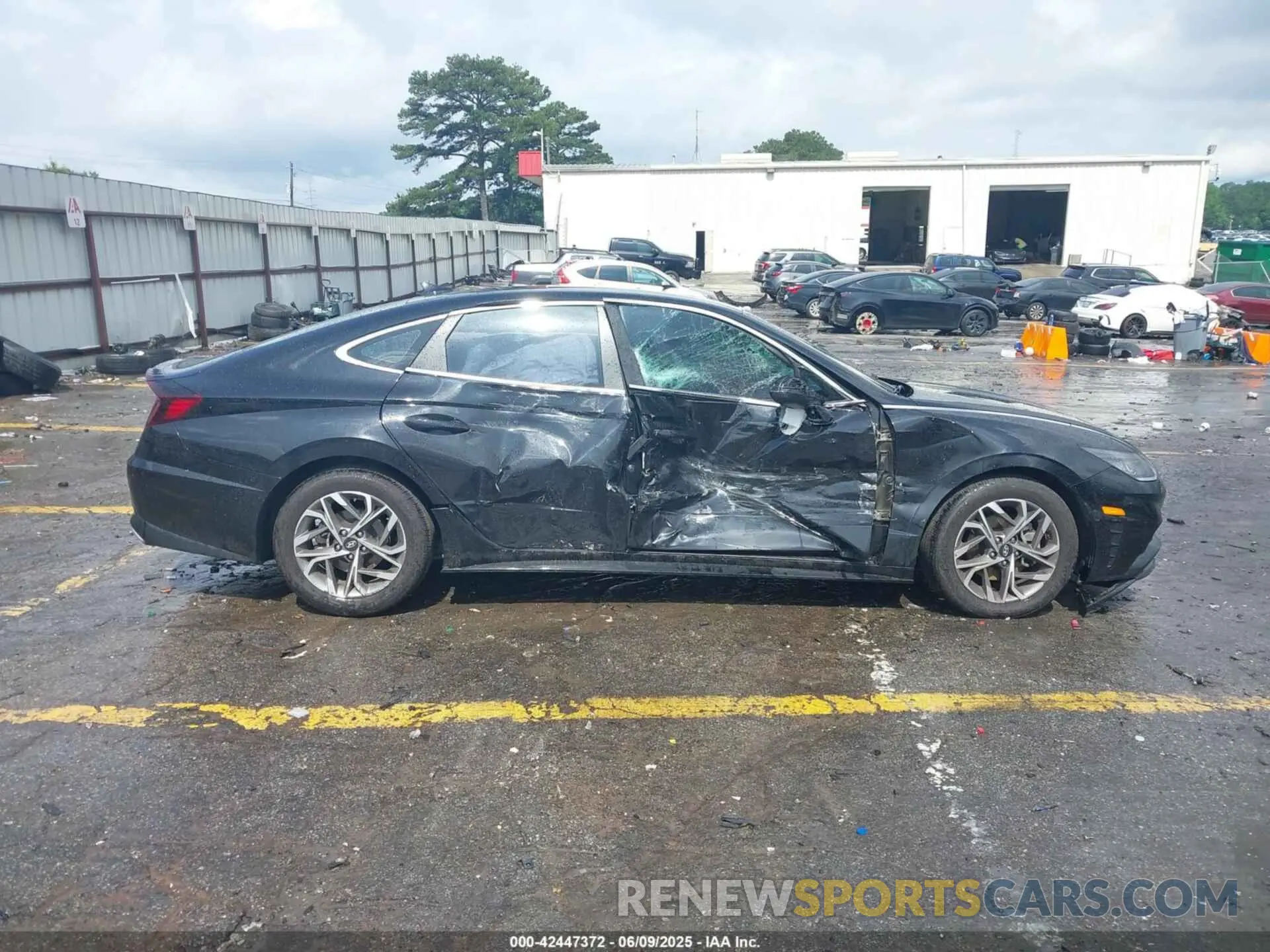 13 Photograph of a damaged car KMHL64JA5NA236991 HYUNDAI SONATA 2022