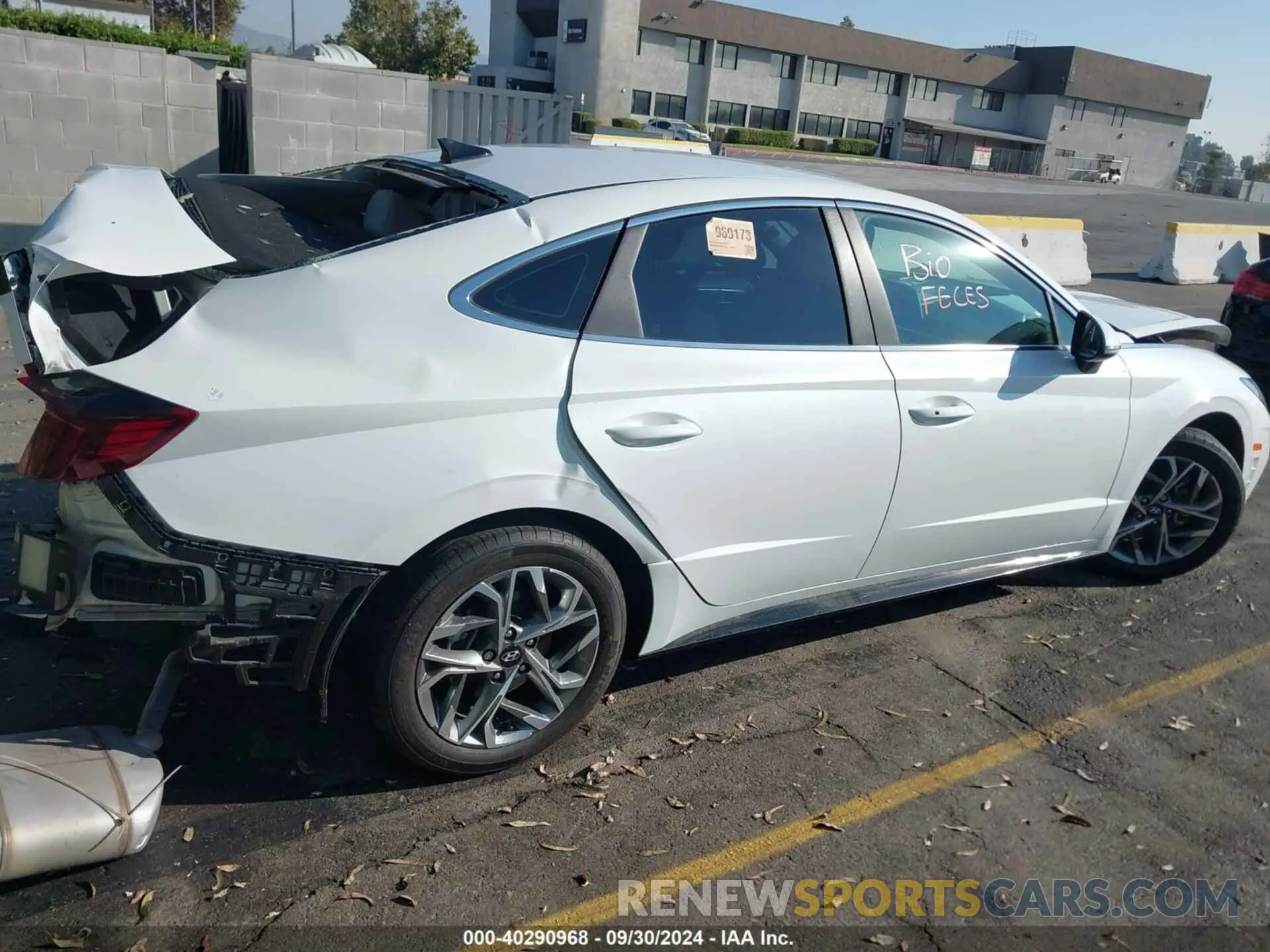 4 Photograph of a damaged car KMHL64JA7NA215155 HYUNDAI SONATA 2022
