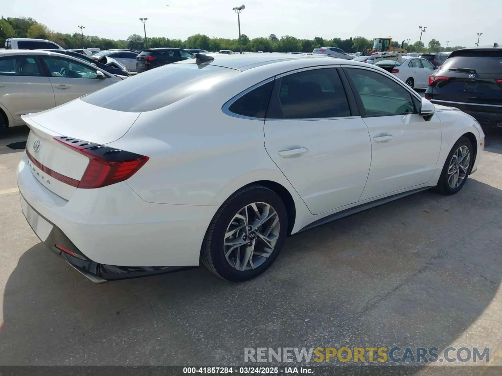 4 Photograph of a damaged car KMHL14JA1PA289933 HYUNDAI SONATA 2023