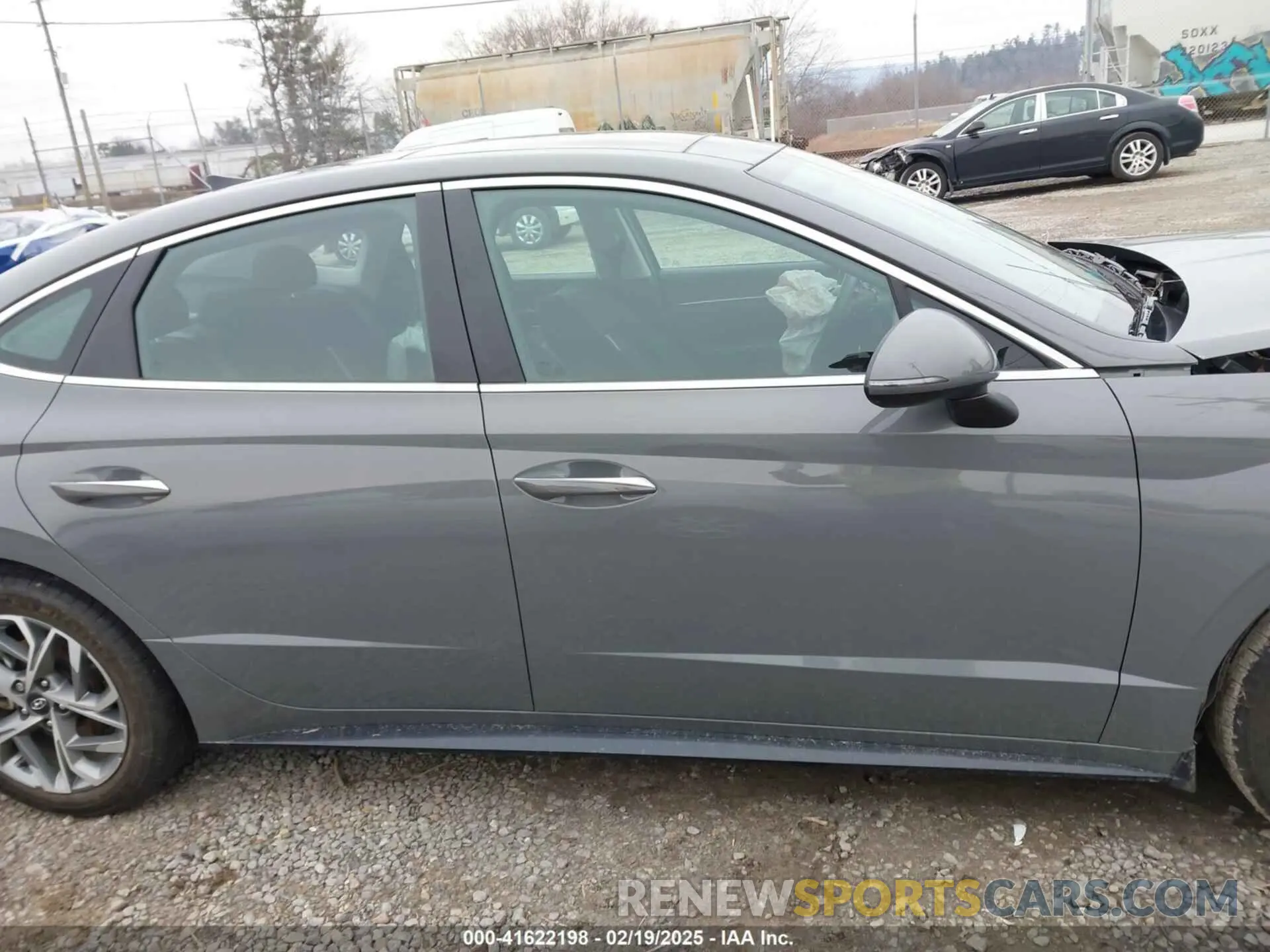 14 Photograph of a damaged car KMHL14JAXPA293933 HYUNDAI SONATA 2023