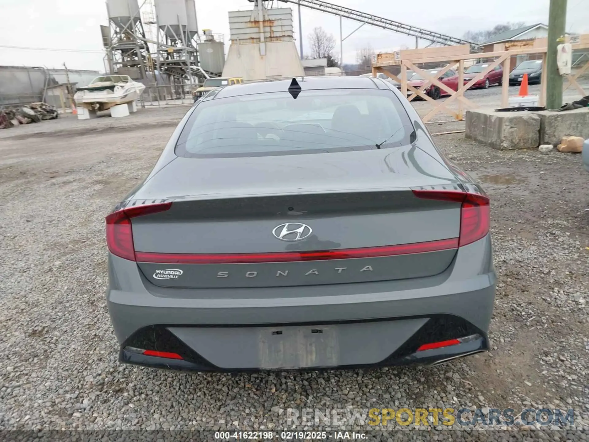 17 Photograph of a damaged car KMHL14JAXPA293933 HYUNDAI SONATA 2023