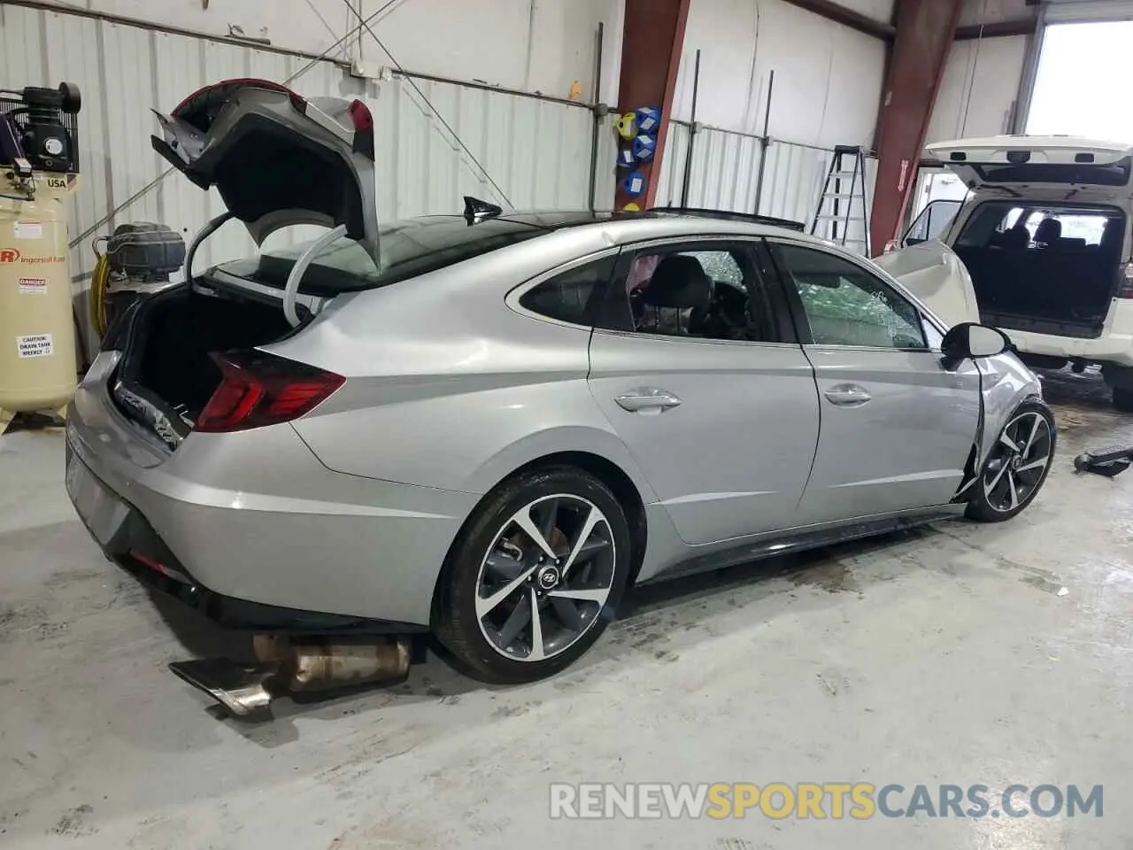 3 Photograph of a damaged car KMHL44J23PA275256 HYUNDAI SONATA 2023