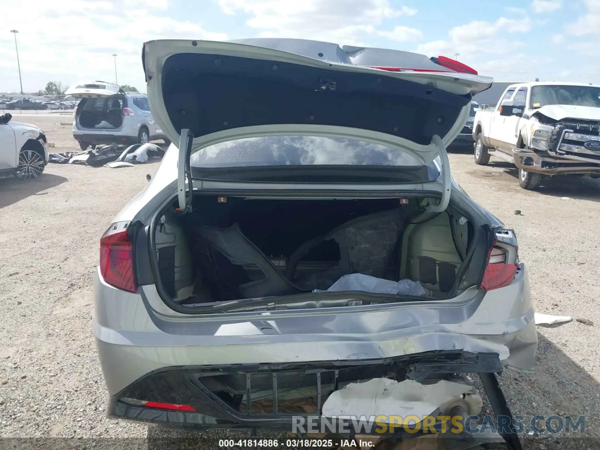 6 Photograph of a damaged car KMHL64JA4PA272481 HYUNDAI SONATA 2023