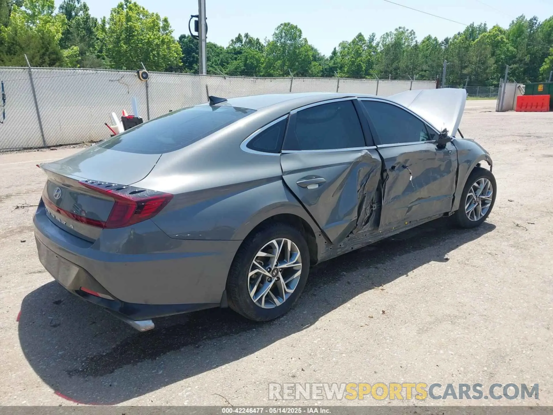 4 Photograph of a damaged car KMHL64JA5PA282677 HYUNDAI SONATA 2023