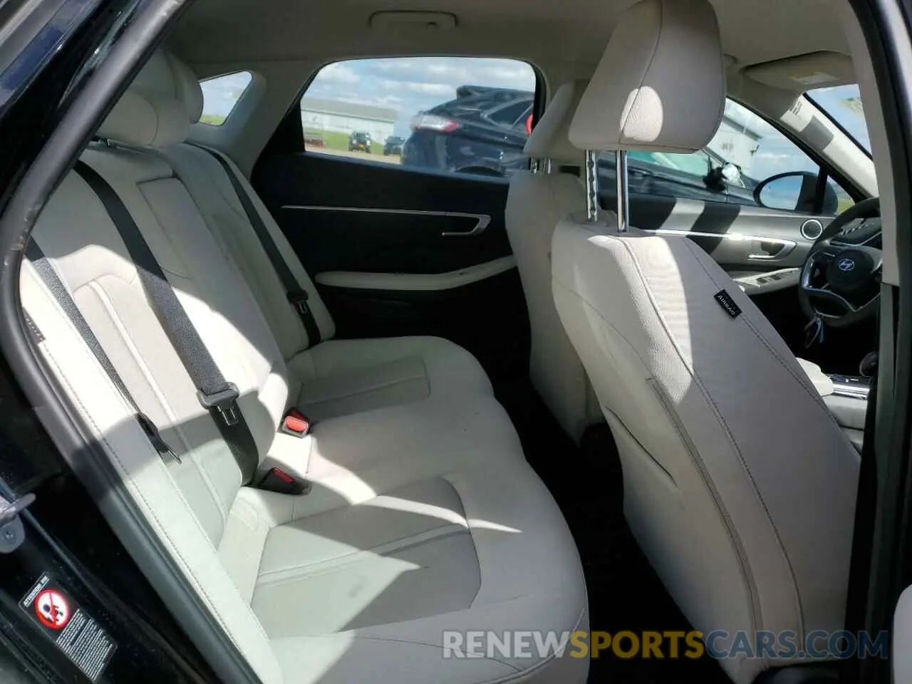 10 Photograph of a damaged car KMHL64JA6PA321731 HYUNDAI SONATA 2023