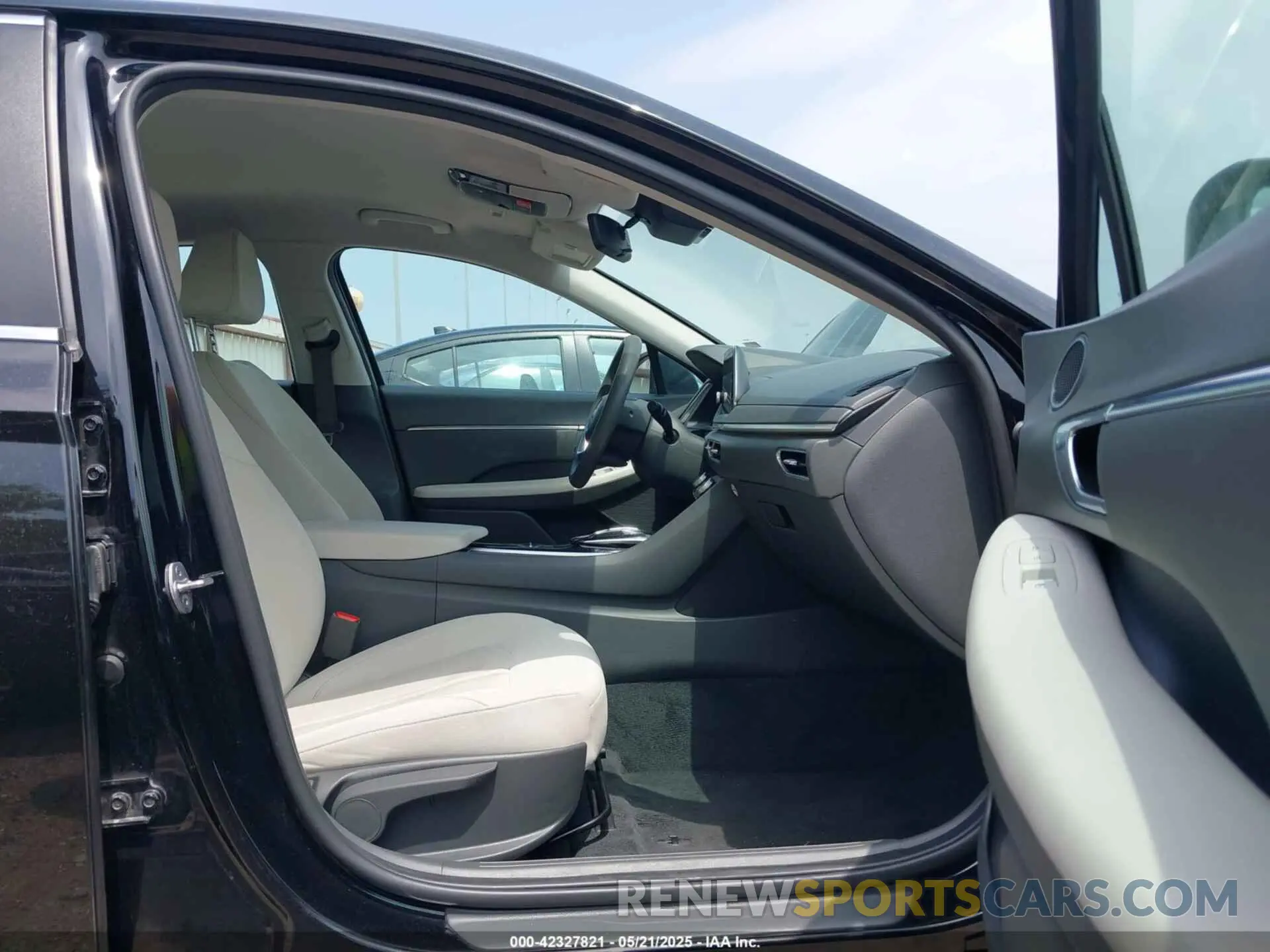 5 Photograph of a damaged car KMHL64JA7PA282826 HYUNDAI SONATA 2023