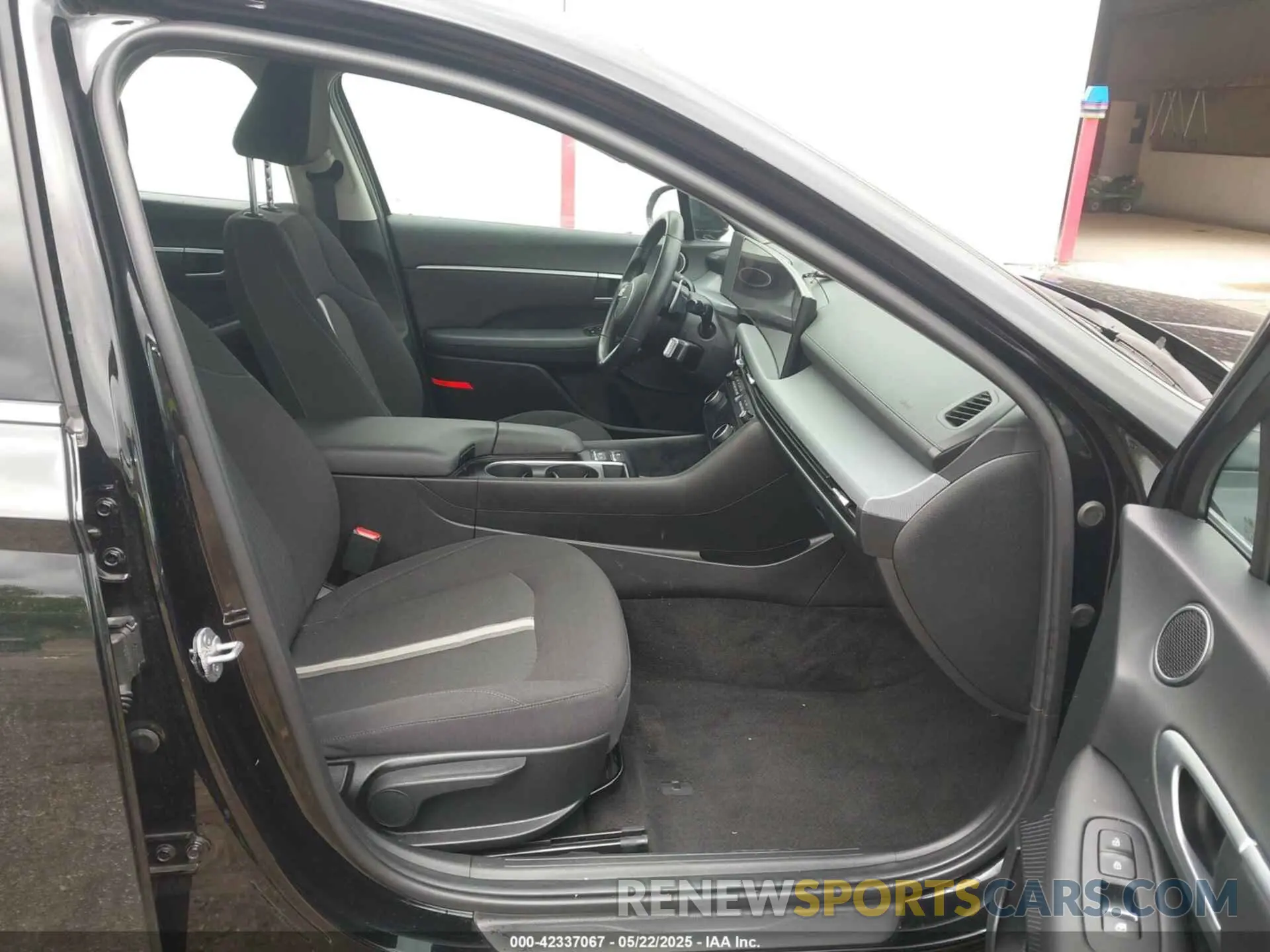 5 Photograph of a damaged car KMHL14JA8RA409343 HYUNDAI SONATA 2024