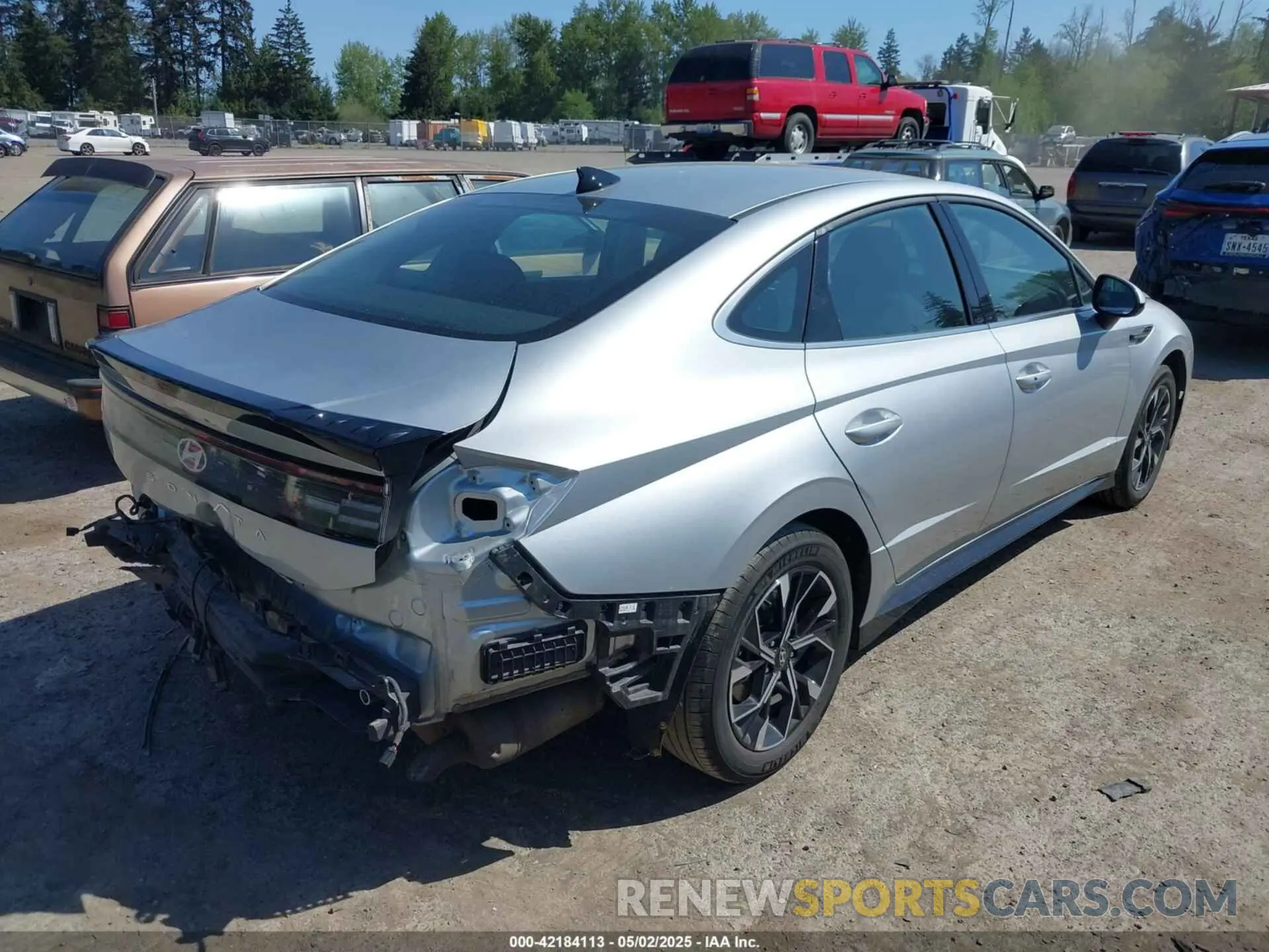4 Photograph of a damaged car KMHL64JA3RA414323 HYUNDAI SONATA 2024