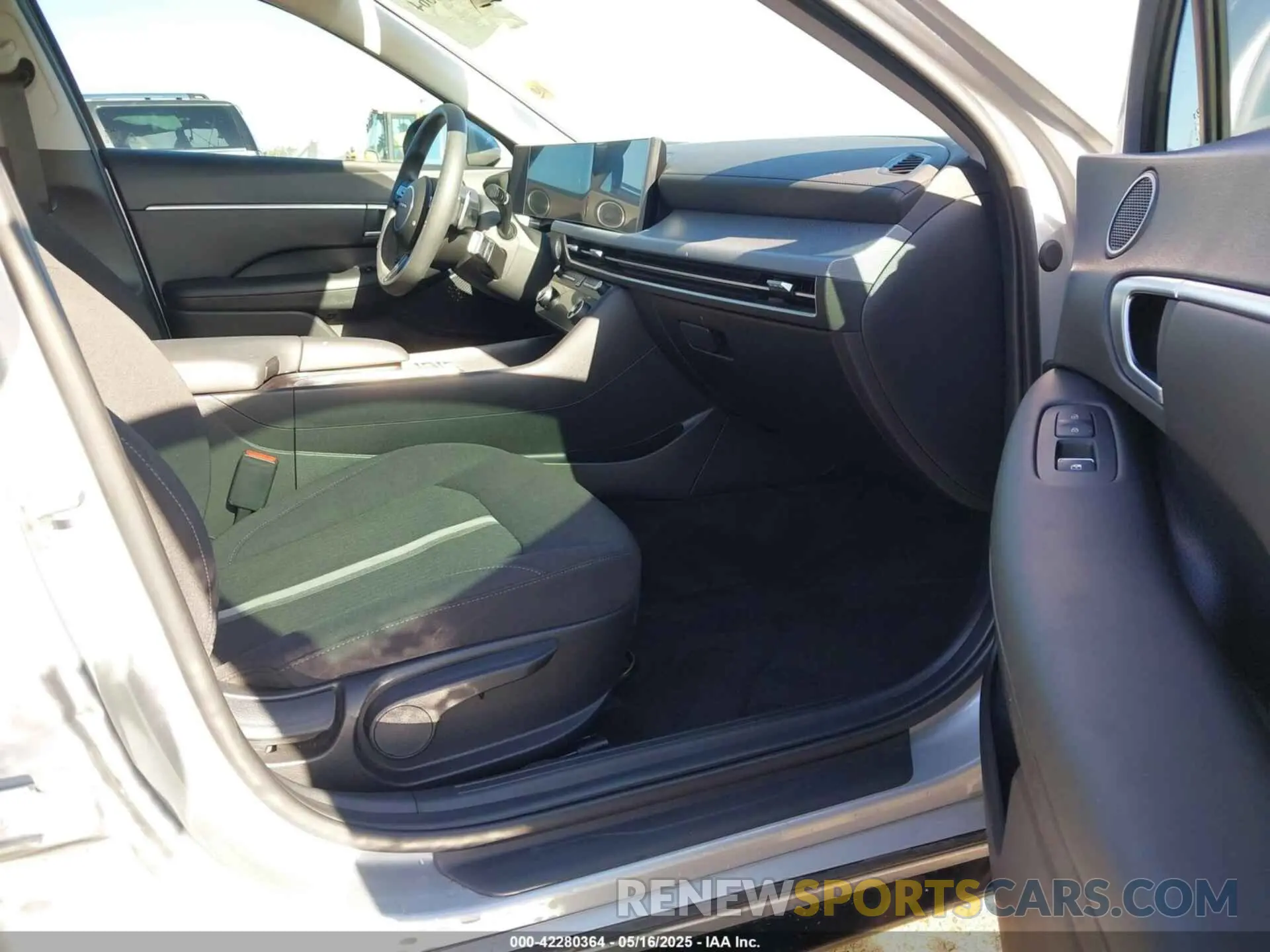 5 Photograph of a damaged car KMHL64JA6RA389143 HYUNDAI SONATA 2024