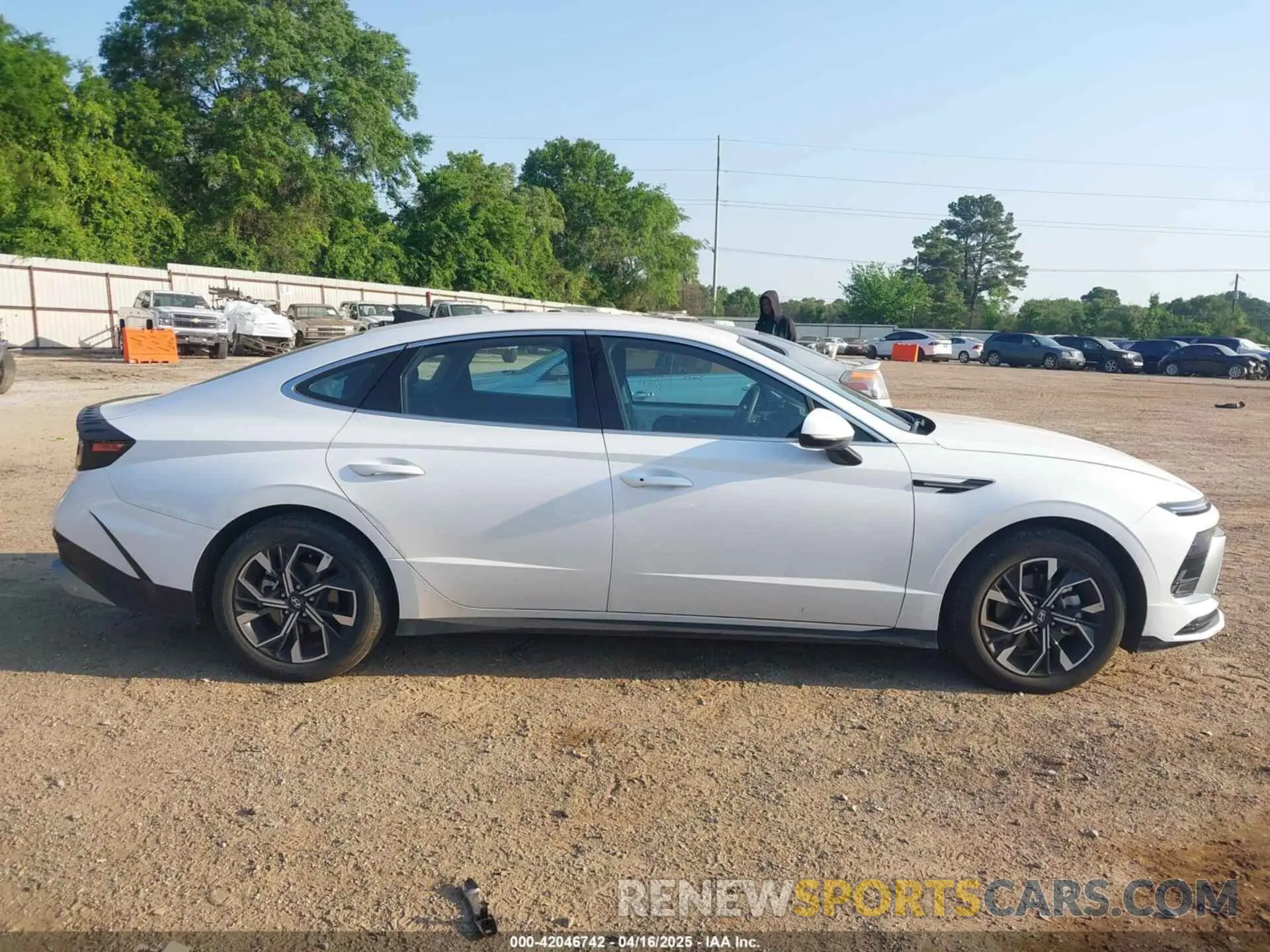 14 Photograph of a damaged car KMHL64JA6RA411495 HYUNDAI SONATA 2024