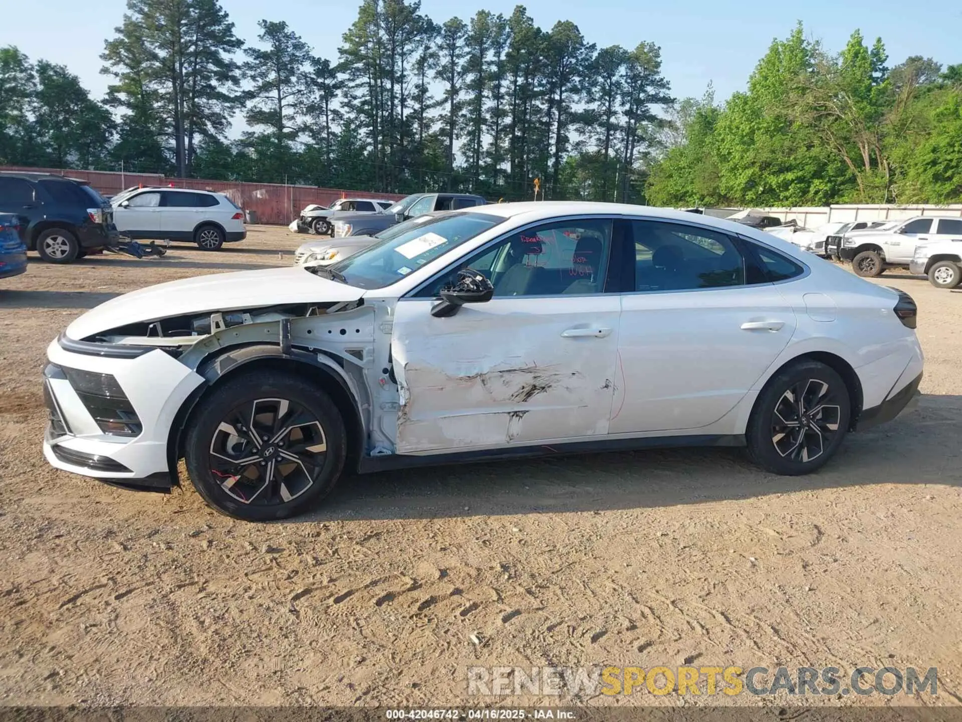 15 Photograph of a damaged car KMHL64JA6RA411495 HYUNDAI SONATA 2024