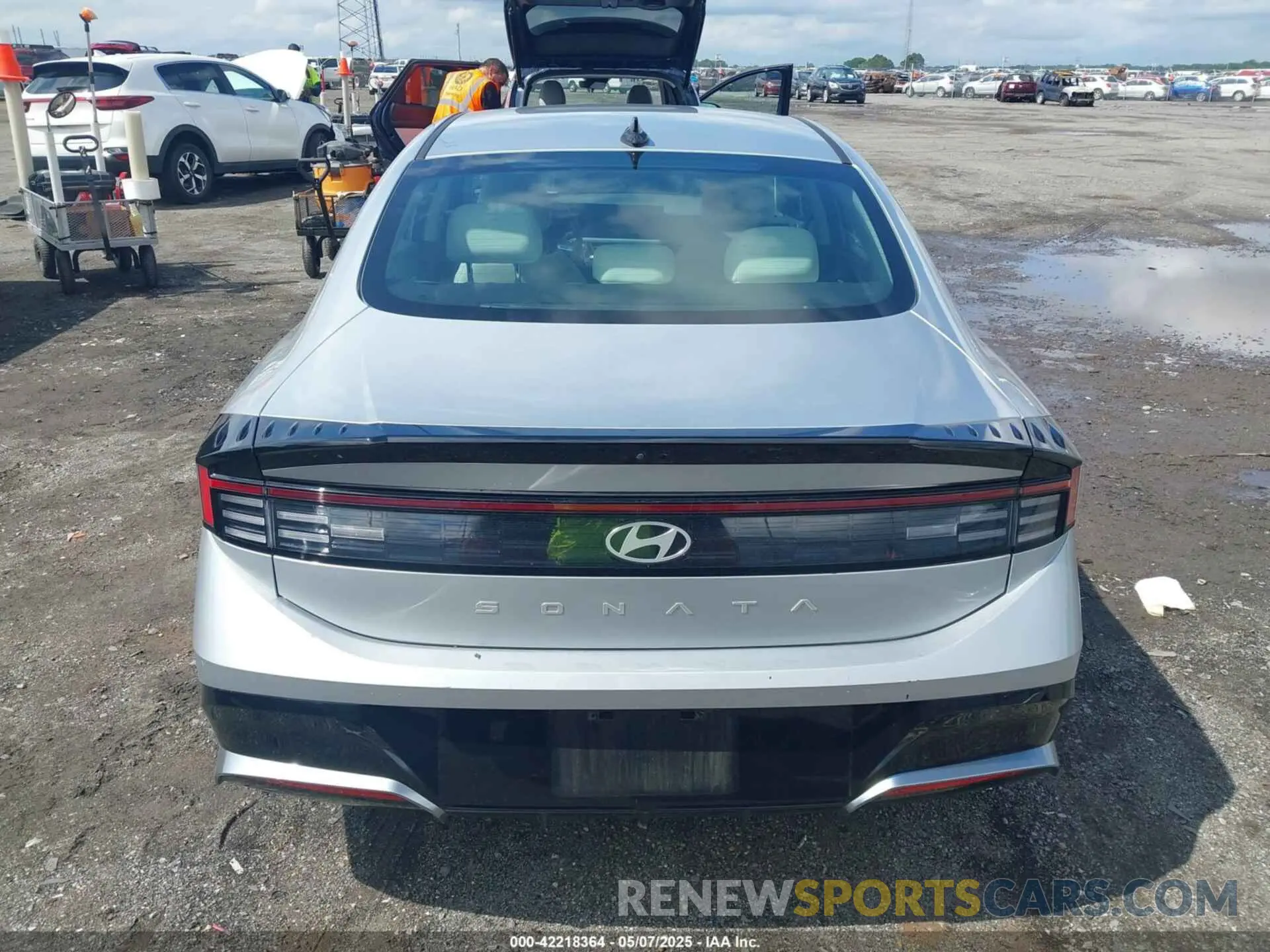 17 Photograph of a damaged car KMHL64JA7RA385845 HYUNDAI SONATA 2024