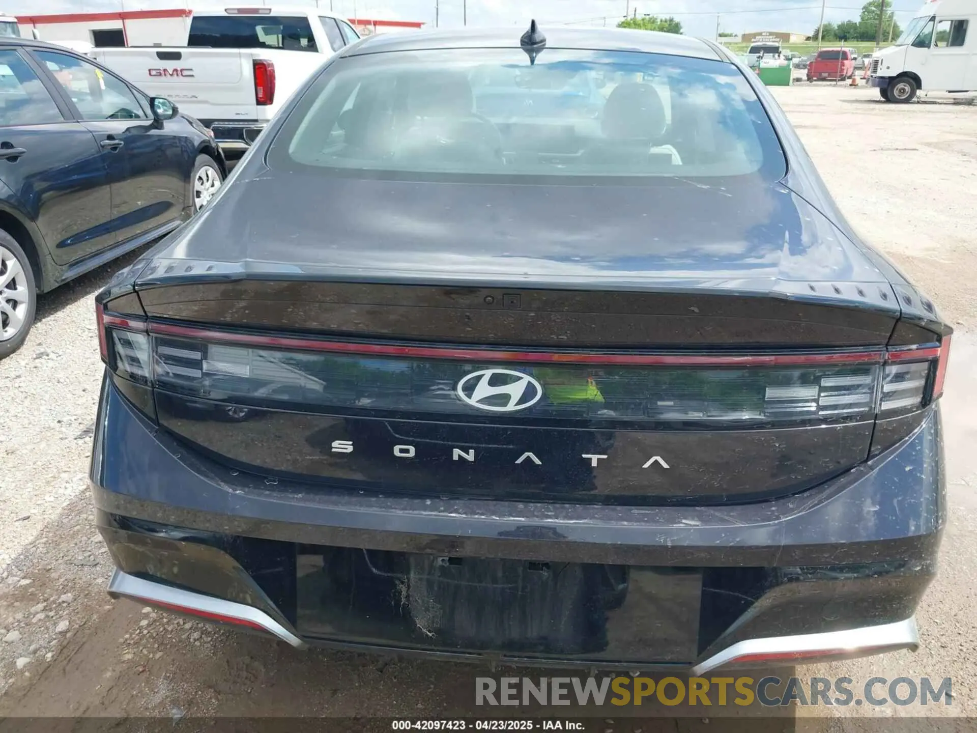 16 Photograph of a damaged car KMHL64JA9RA412687 HYUNDAI SONATA 2024