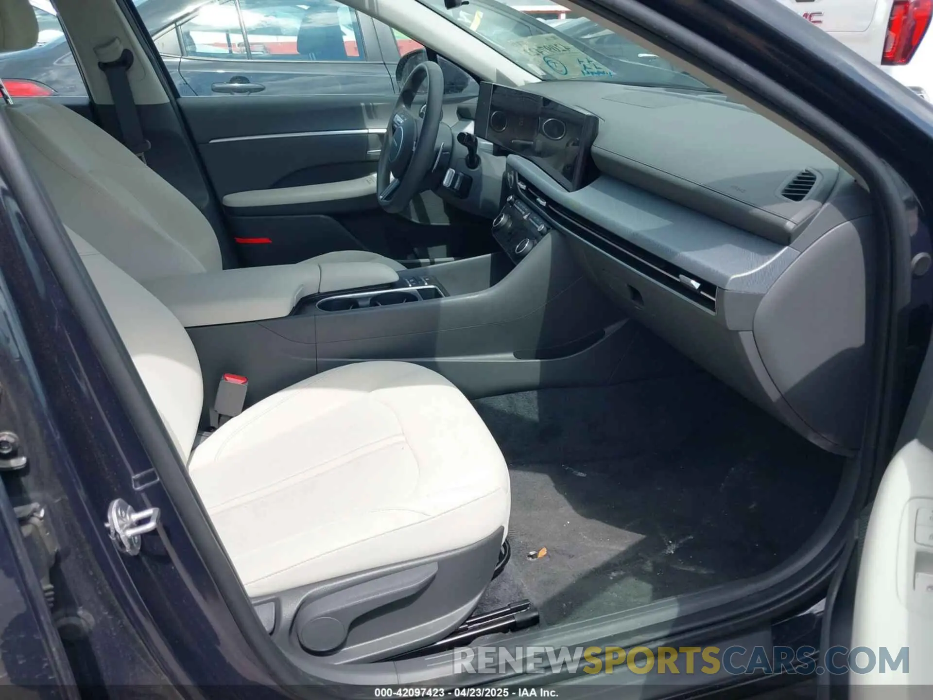 5 Photograph of a damaged car KMHL64JA9RA412687 HYUNDAI SONATA 2024