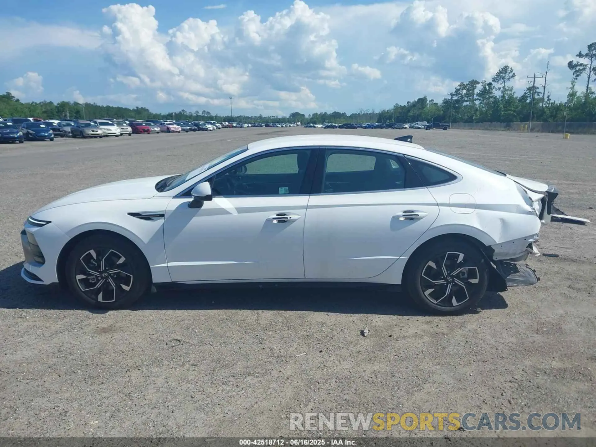 14 Photograph of a damaged car KMHL64JAXRA387038 HYUNDAI SONATA 2024