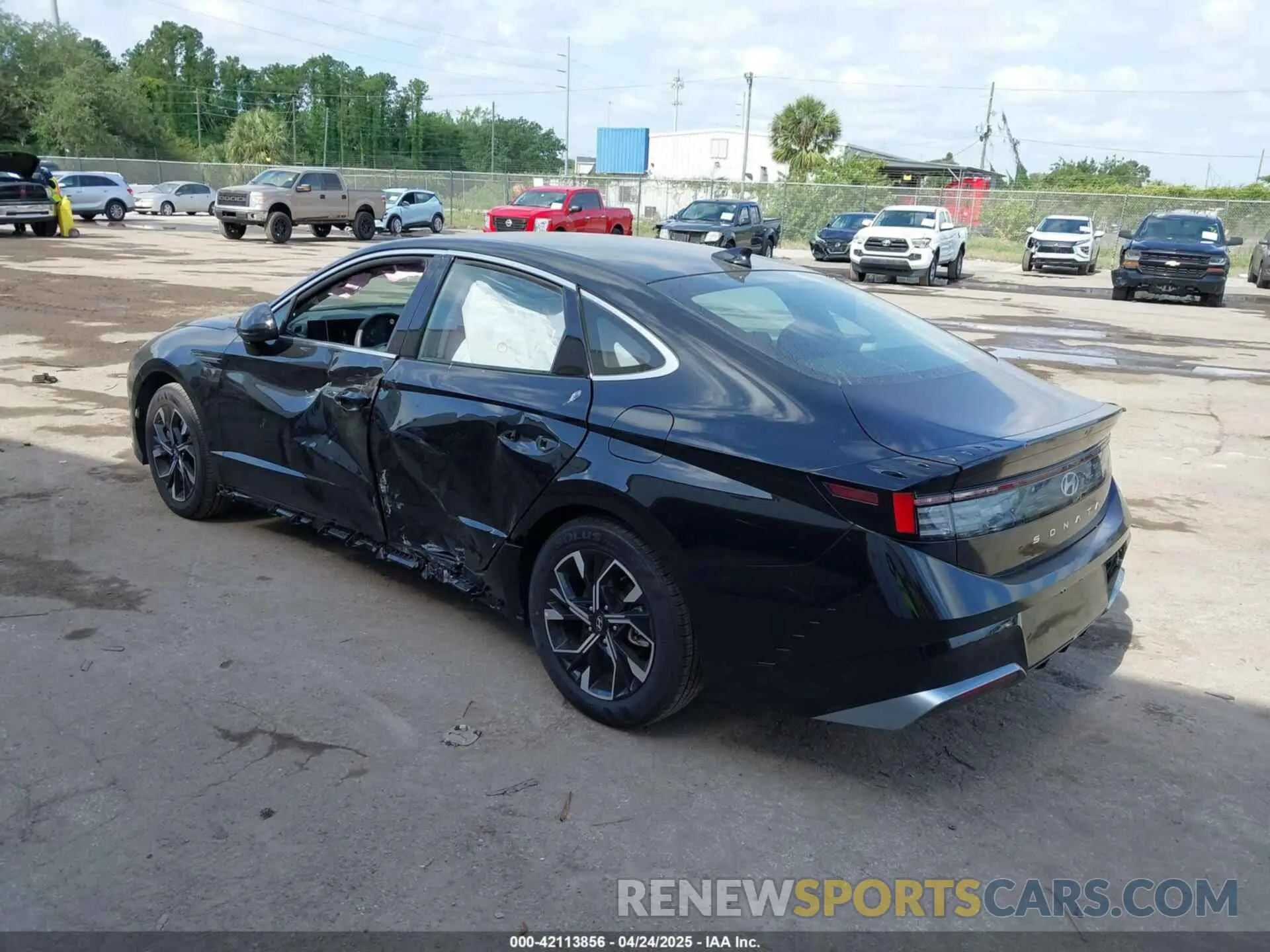 3 Photograph of a damaged car KMHL64JA0SA456471 HYUNDAI SONATA 2025