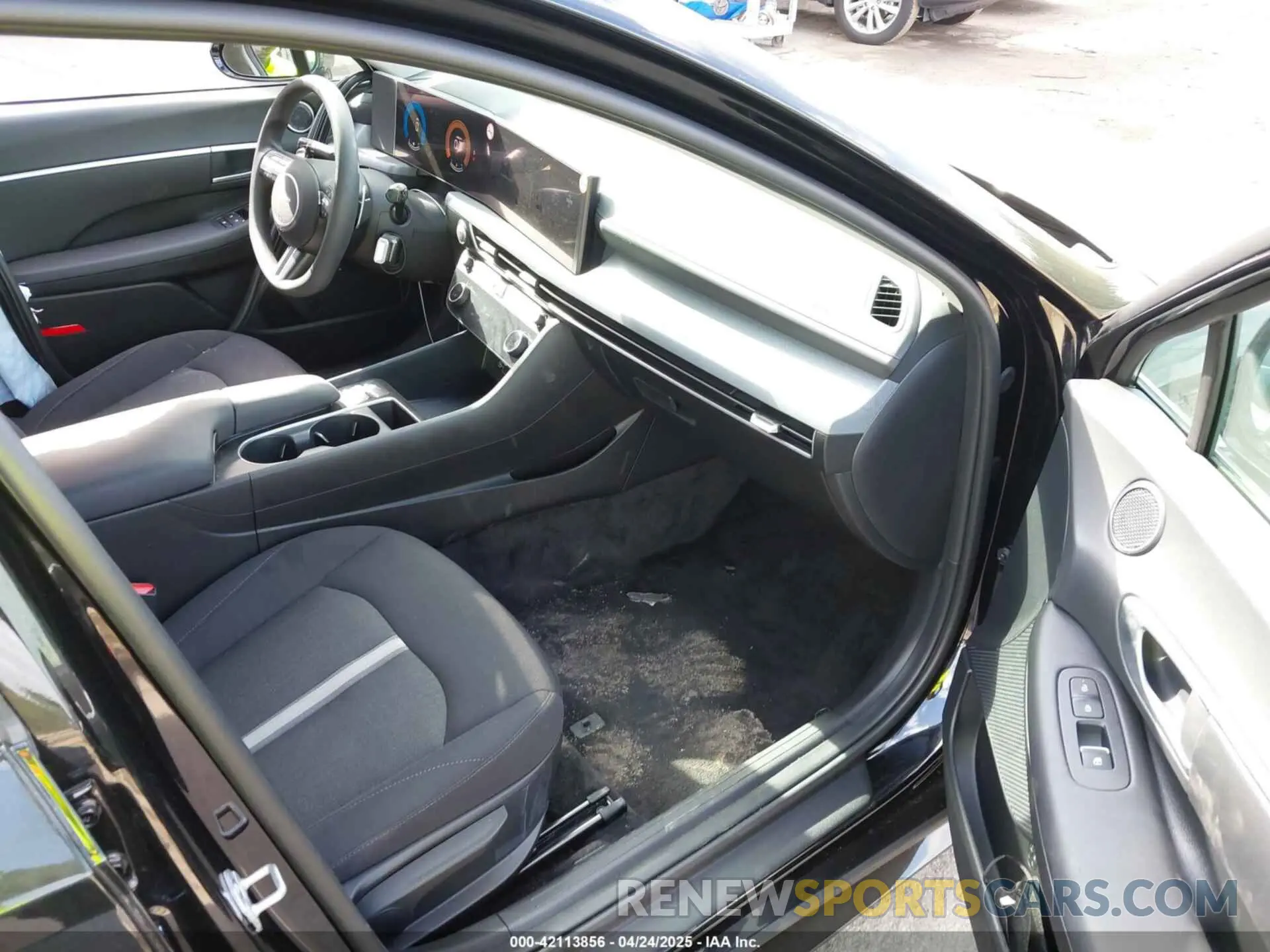 5 Photograph of a damaged car KMHL64JA0SA456471 HYUNDAI SONATA 2025