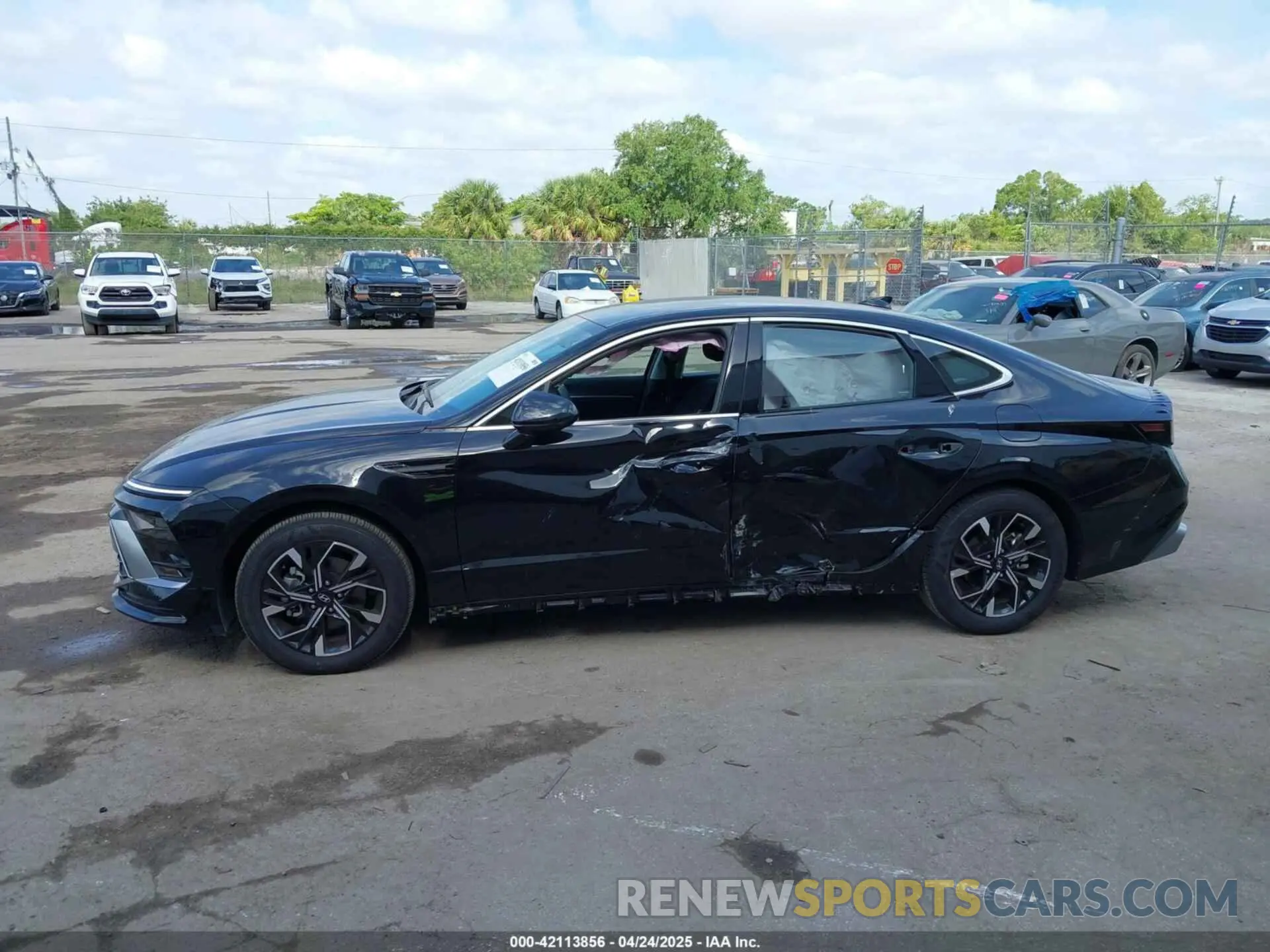 6 Photograph of a damaged car KMHL64JA0SA456471 HYUNDAI SONATA 2025