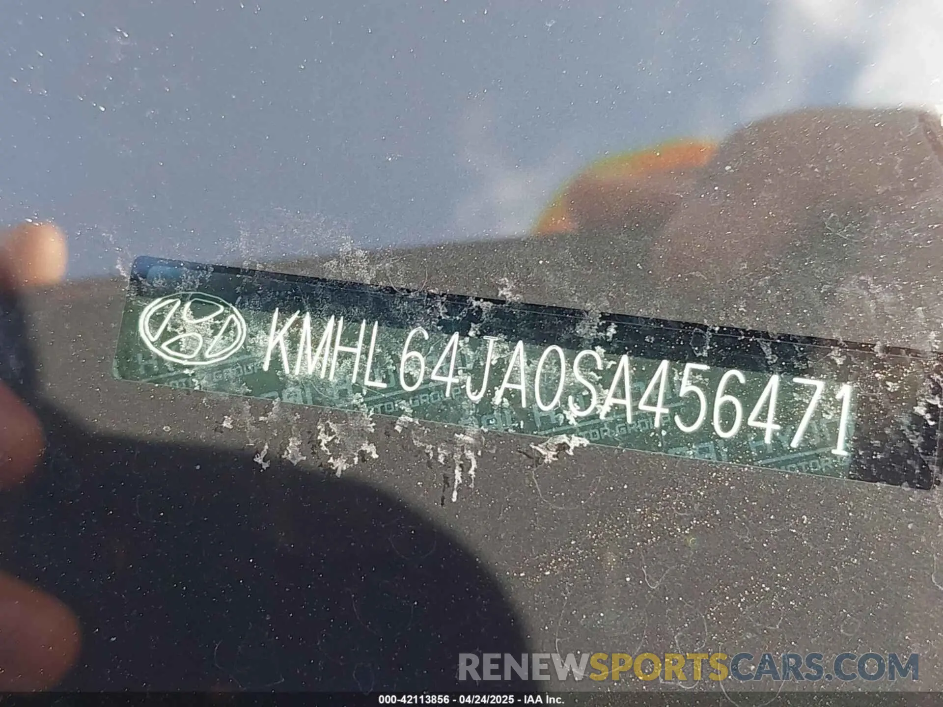 9 Photograph of a damaged car KMHL64JA0SA456471 HYUNDAI SONATA 2025