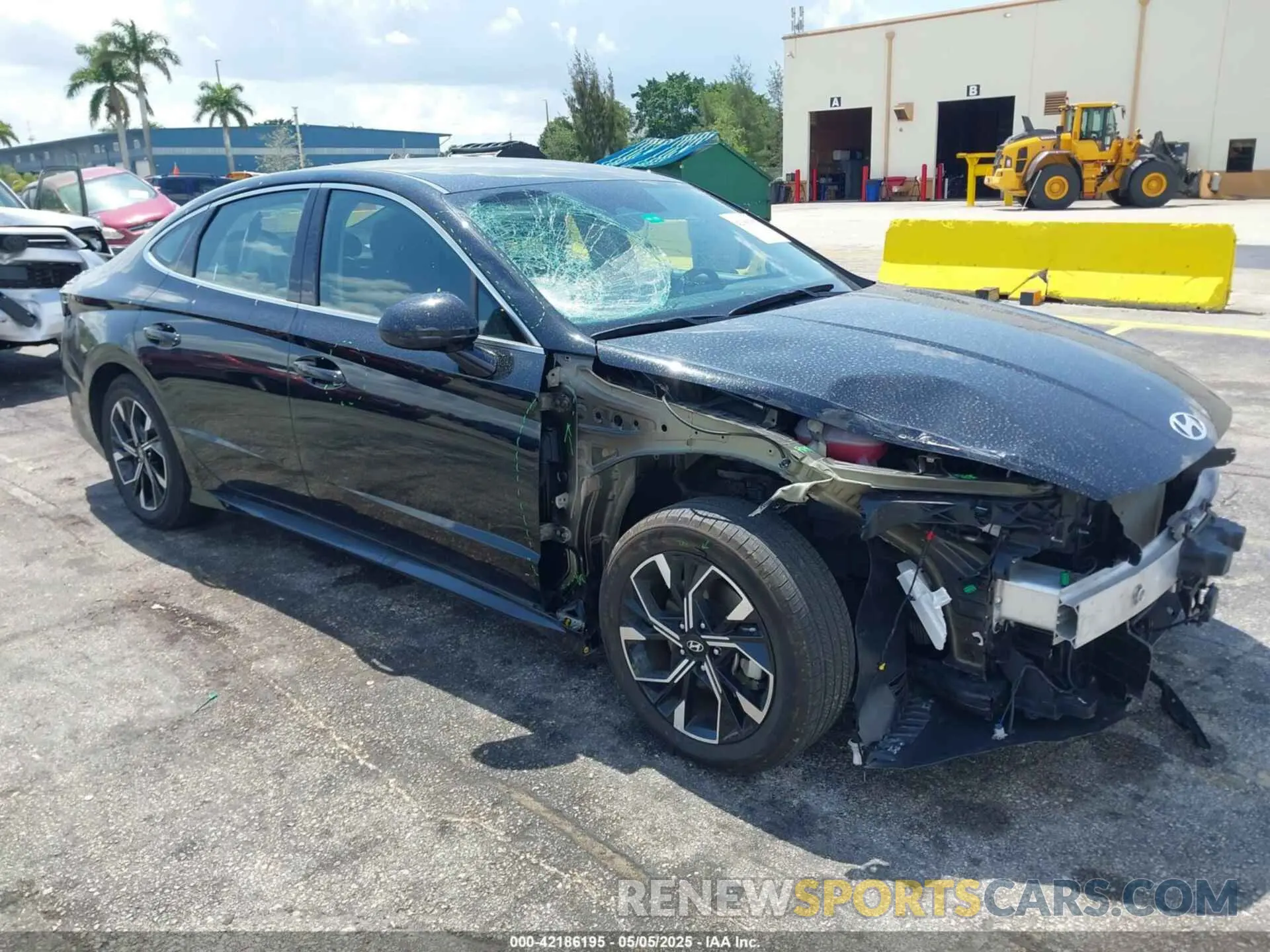 1 Photograph of a damaged car KMHL64JA1SA428968 HYUNDAI SONATA 2025