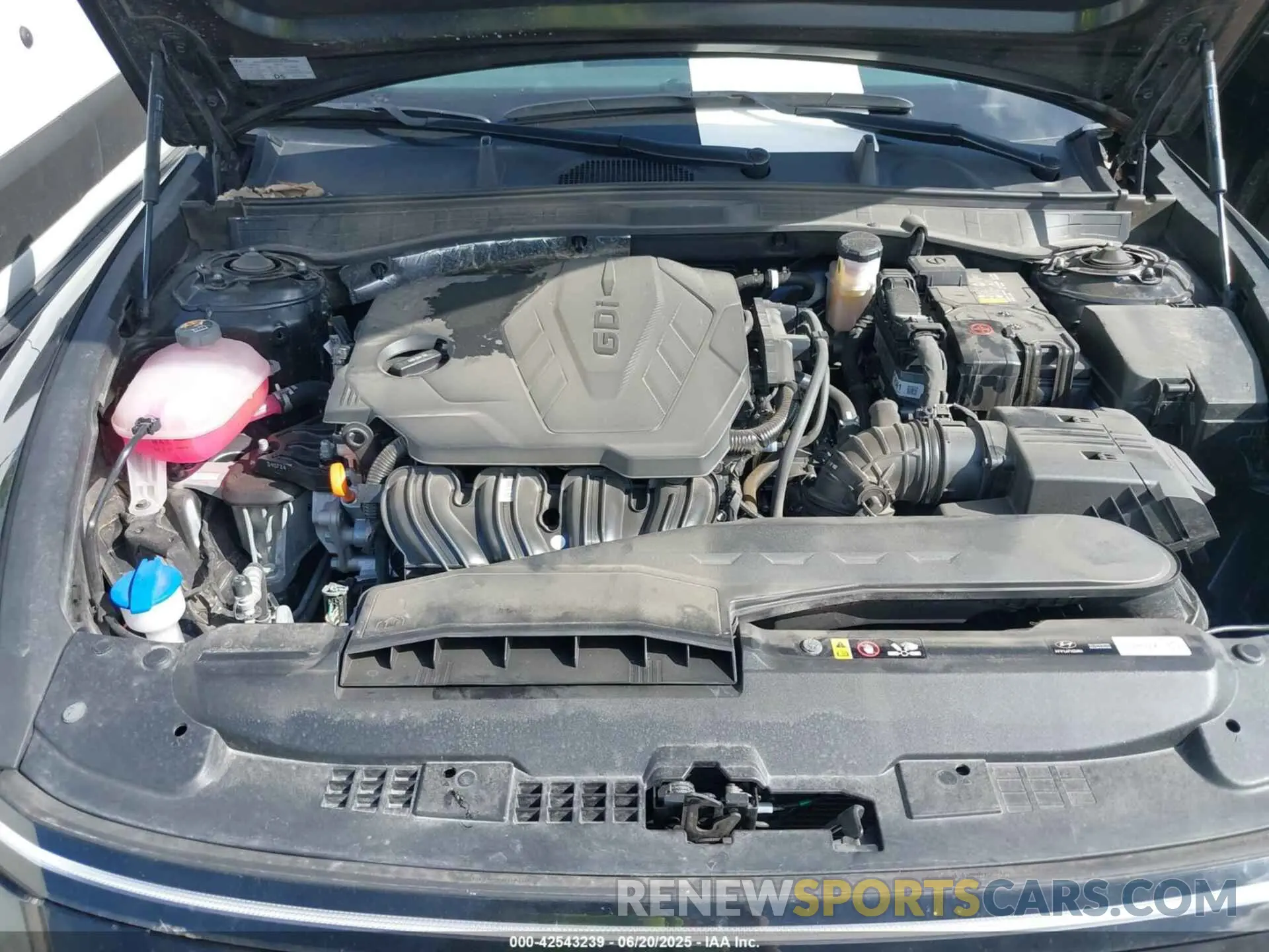 10 Photograph of a damaged car KMHL64JA1SA437721 HYUNDAI SONATA 2025