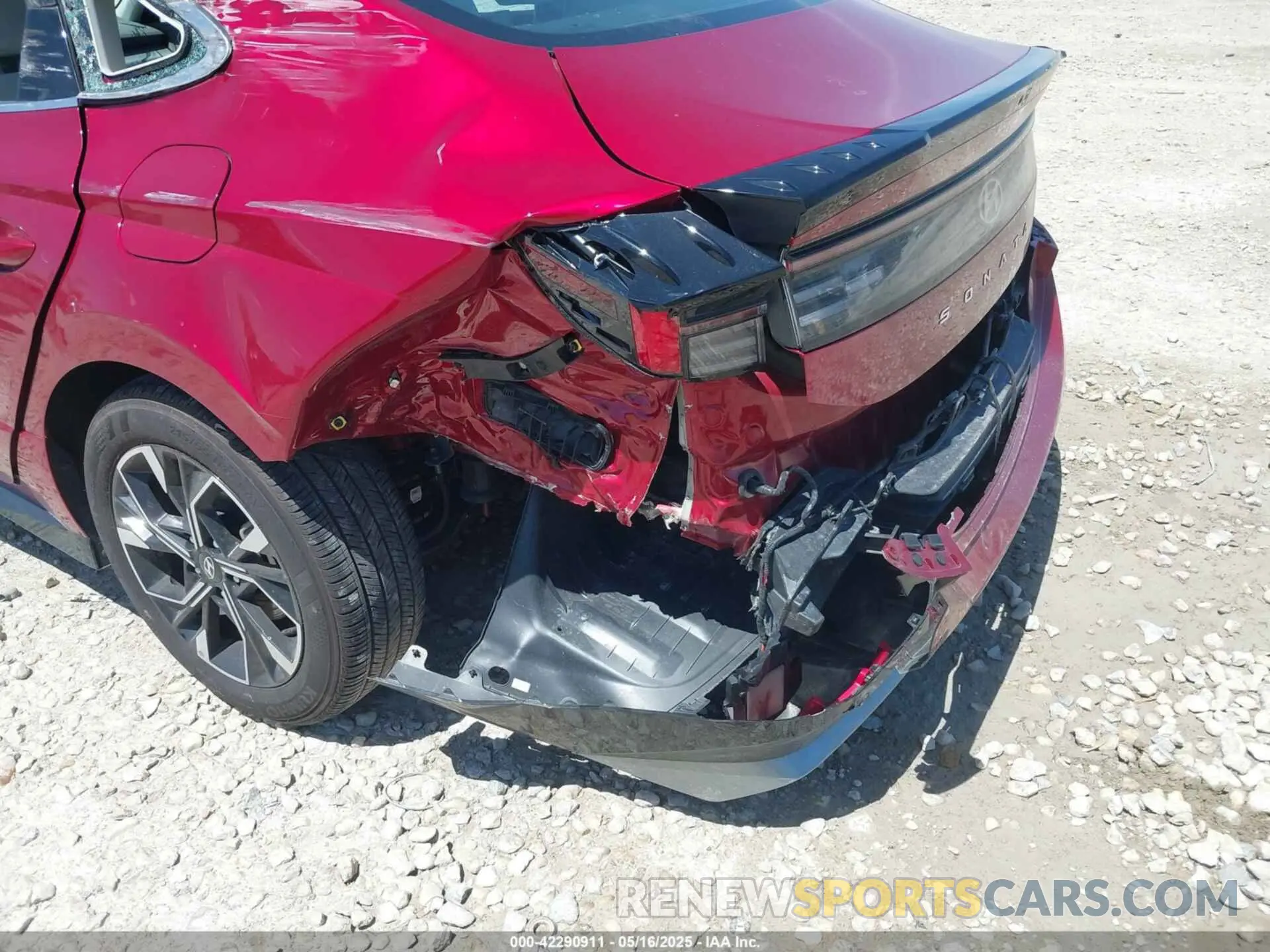 17 Photograph of a damaged car KMHL64JA4SA451614 HYUNDAI SONATA 2025