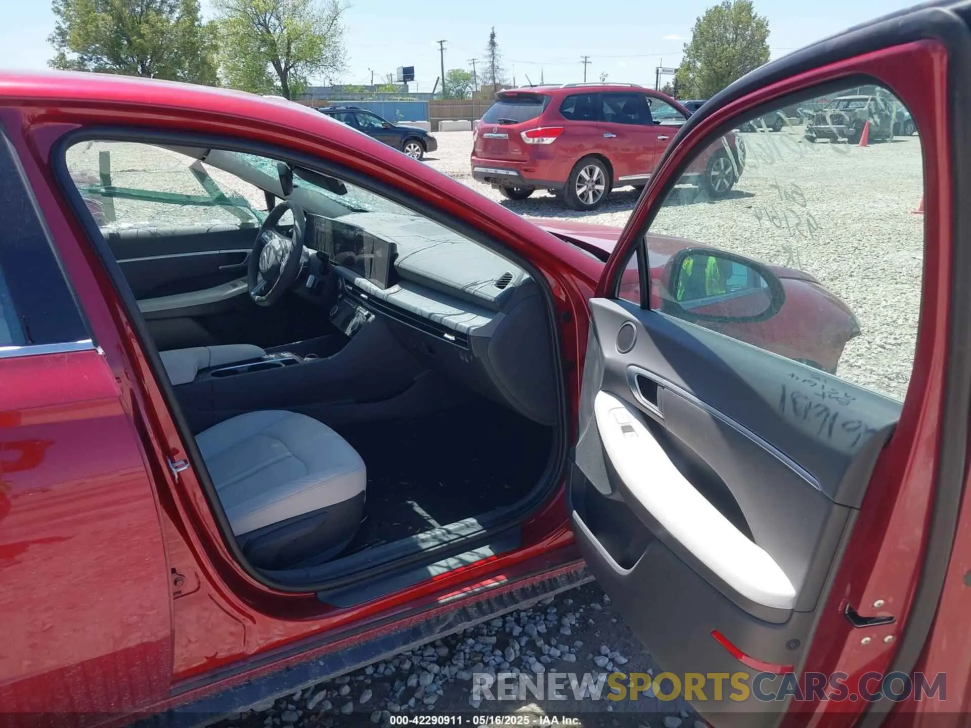 5 Photograph of a damaged car KMHL64JA4SA451614 HYUNDAI SONATA 2025