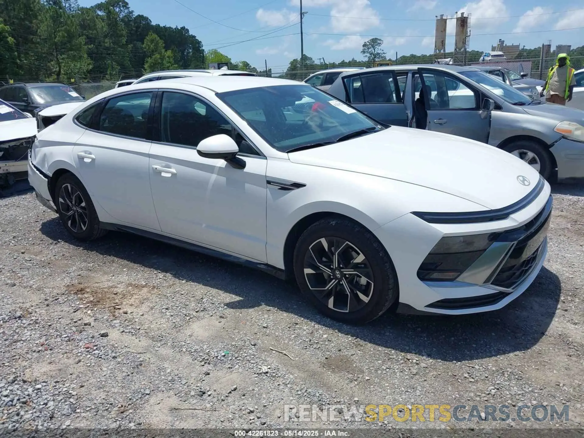 1 Photograph of a damaged car KMHL64JA7SA437111 HYUNDAI SONATA 2025