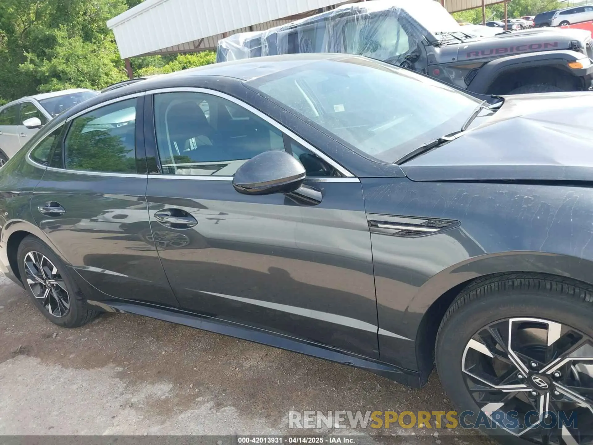 13 Photograph of a damaged car KMHL64JA8SA471610 HYUNDAI SONATA 2025