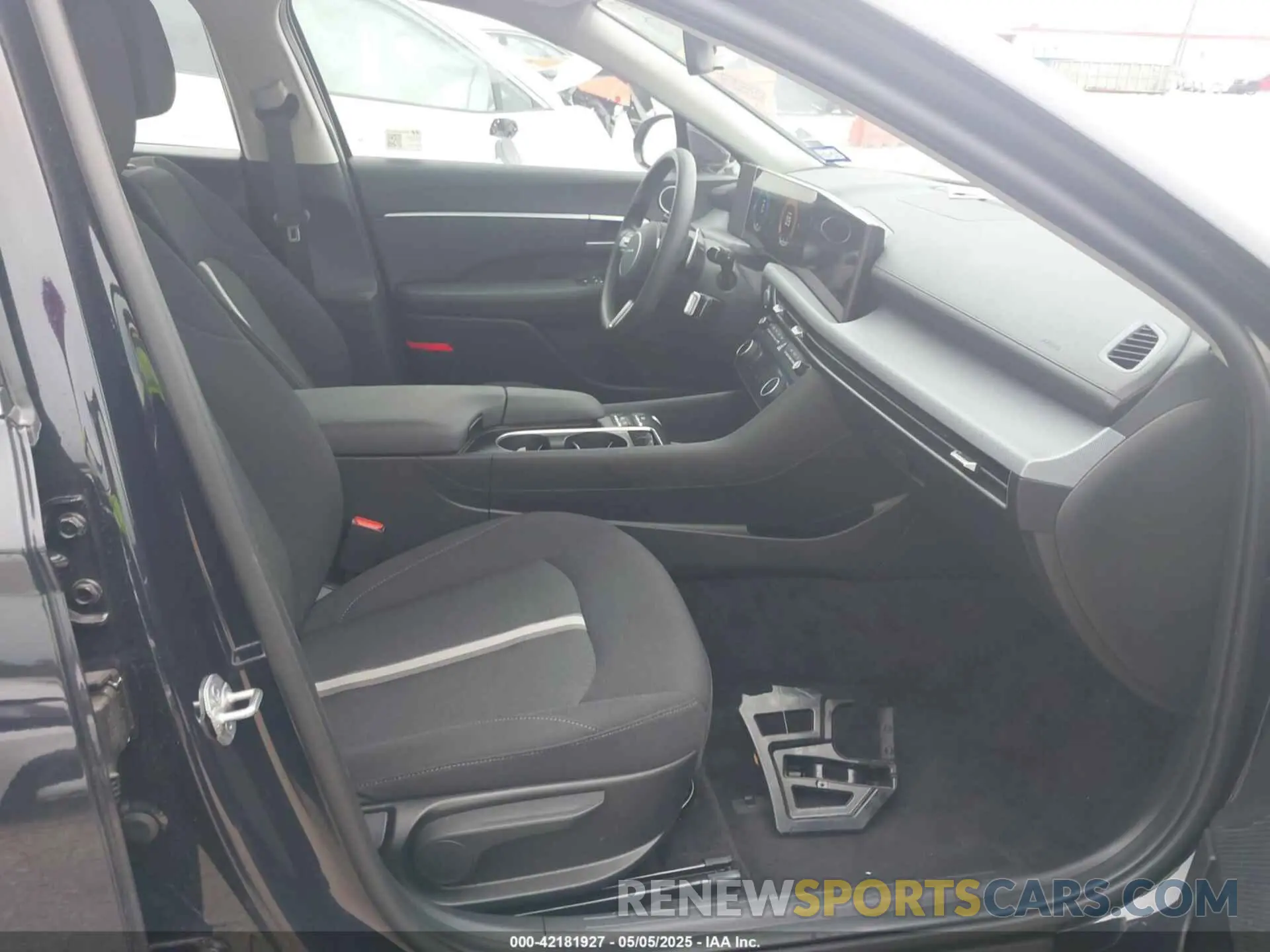 5 Photograph of a damaged car KMHL64JA9SA463449 HYUNDAI SONATA 2025